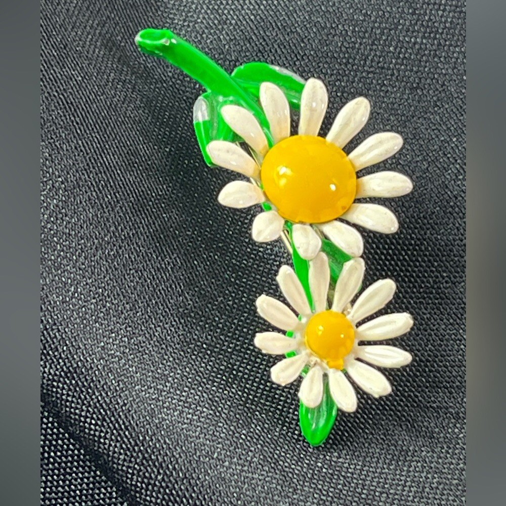 Vintage Daisy Flower Enamel Brooch Pin Yellow White Green Approximately 2”
