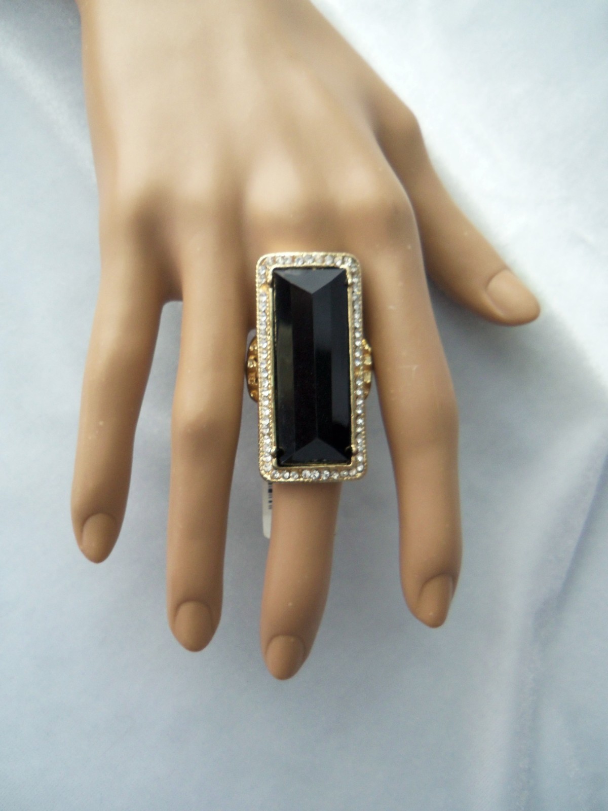 Avenue Crystal Rhinestone Surround Black Faceted Acrylic Stone Stretch Band Ring