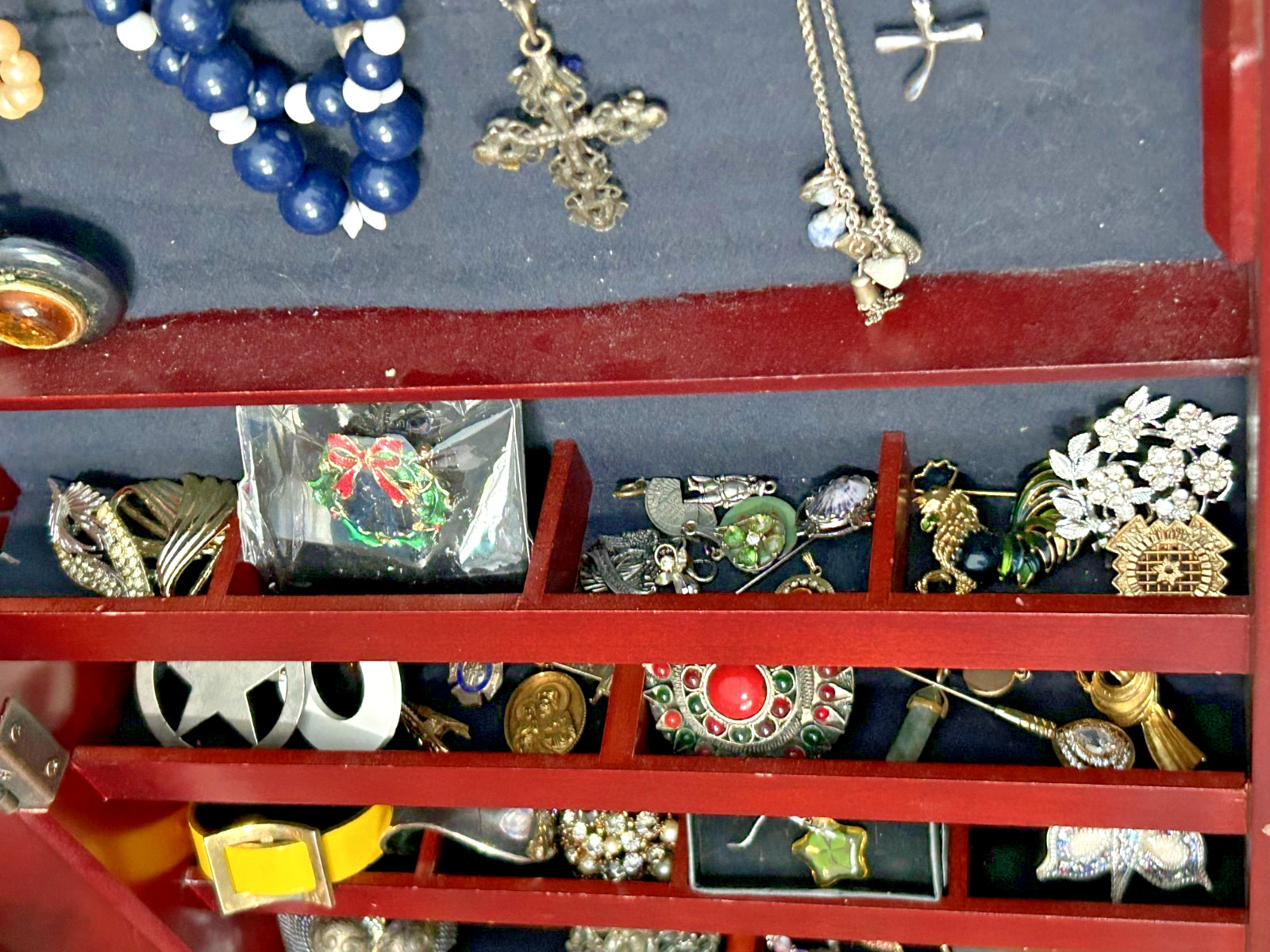 Lot Costume Fashion Jewelry Vintage-Current Necklaces Bracelets Earrings etc.