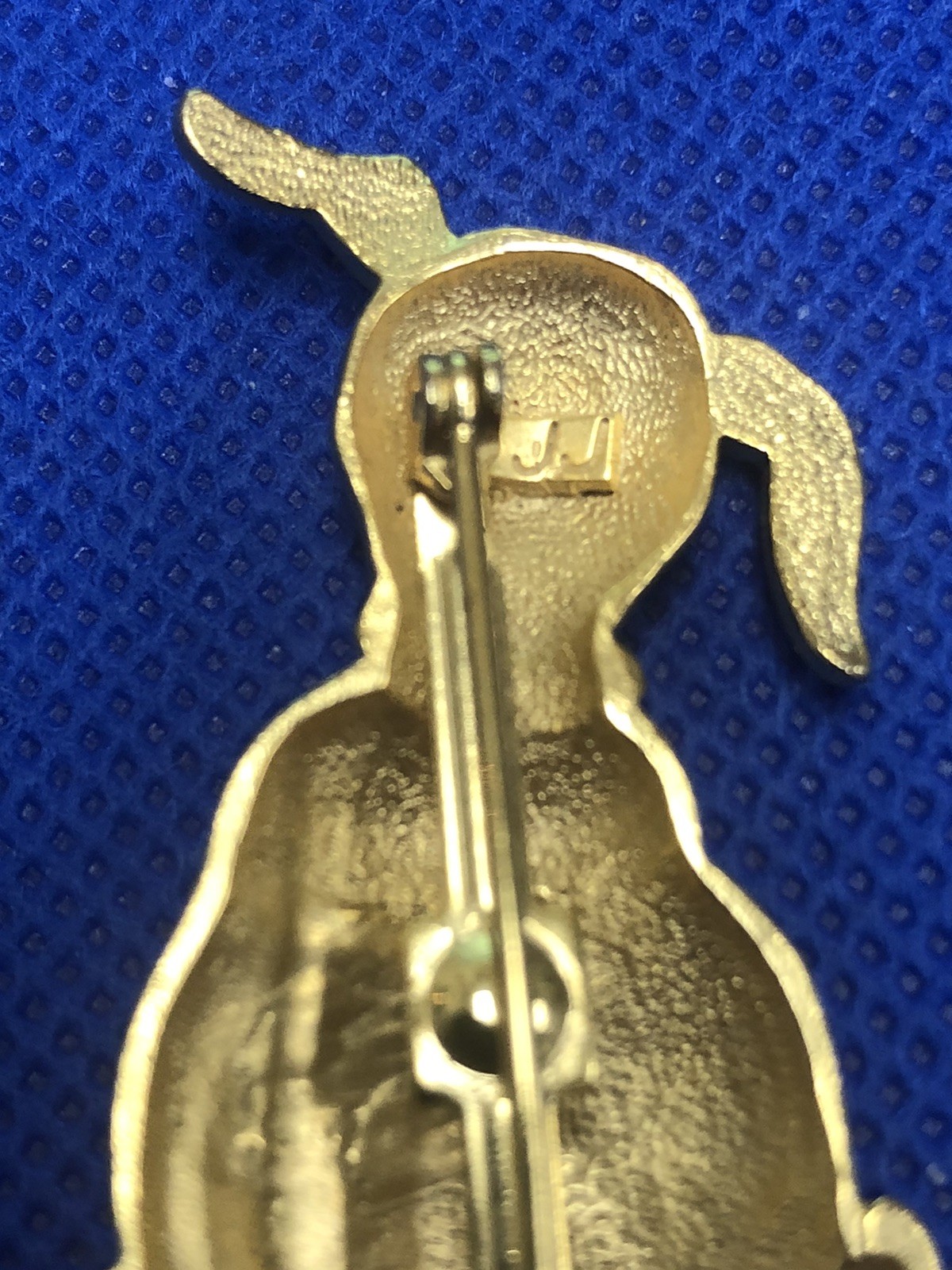 VINTAGE JJ JONETTE JEWELRY SIGNED SITTING DOG ARTICULATED TAIL BROOCH PIN