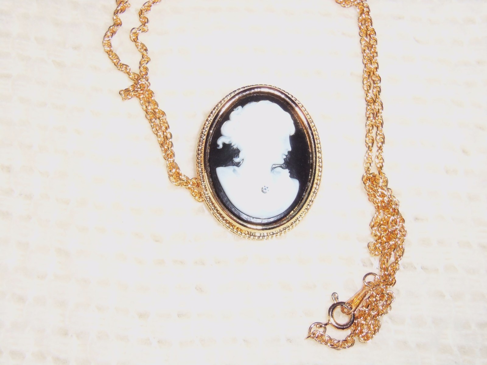 NEW Vintage 1984 AVON White in Black Cameo Pin / Pendant Chain Necklace 23.5”