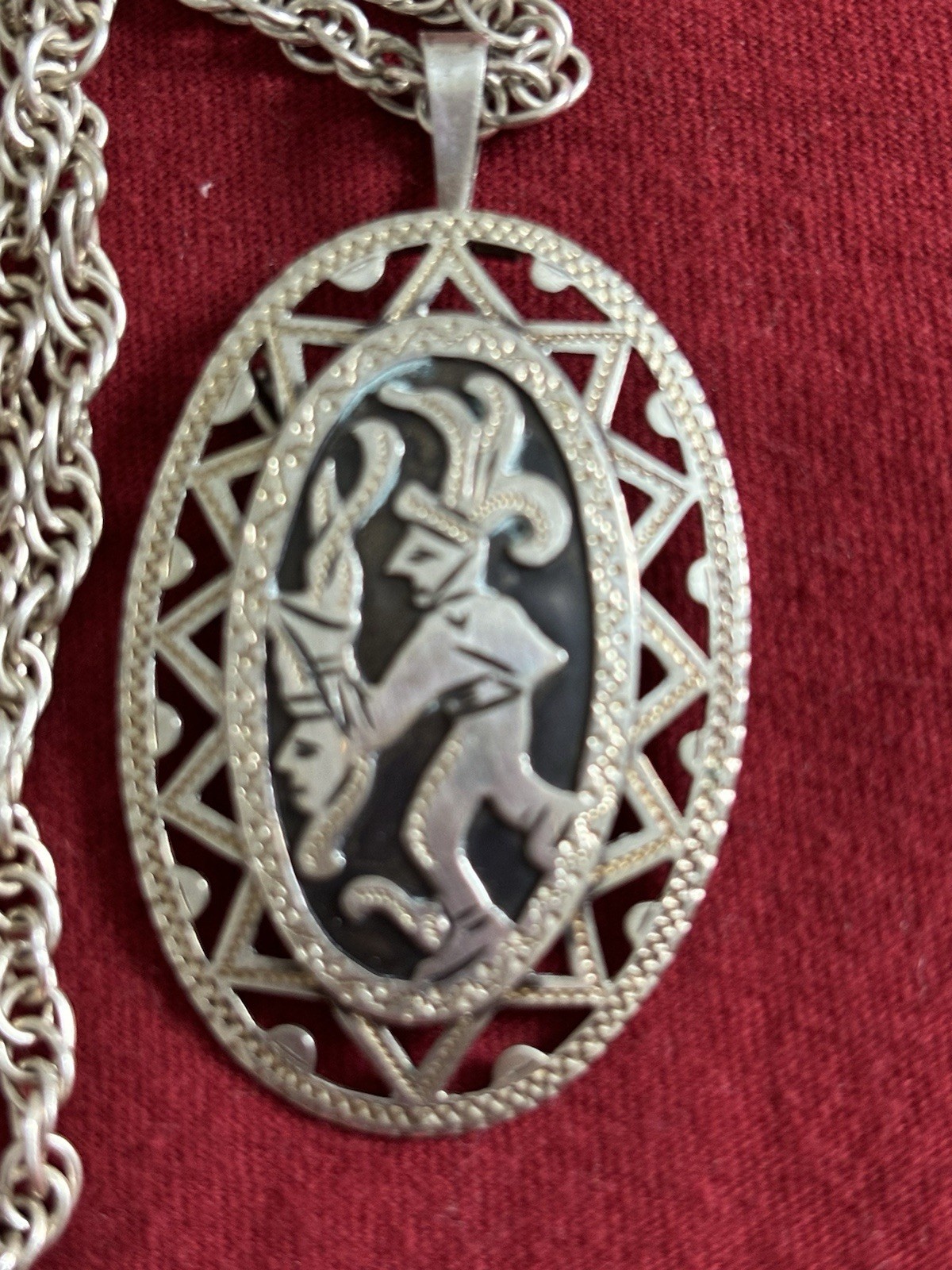 Sterling Pandantiv & Brooch, Chain 23 Inch Long Aztec Depicting
