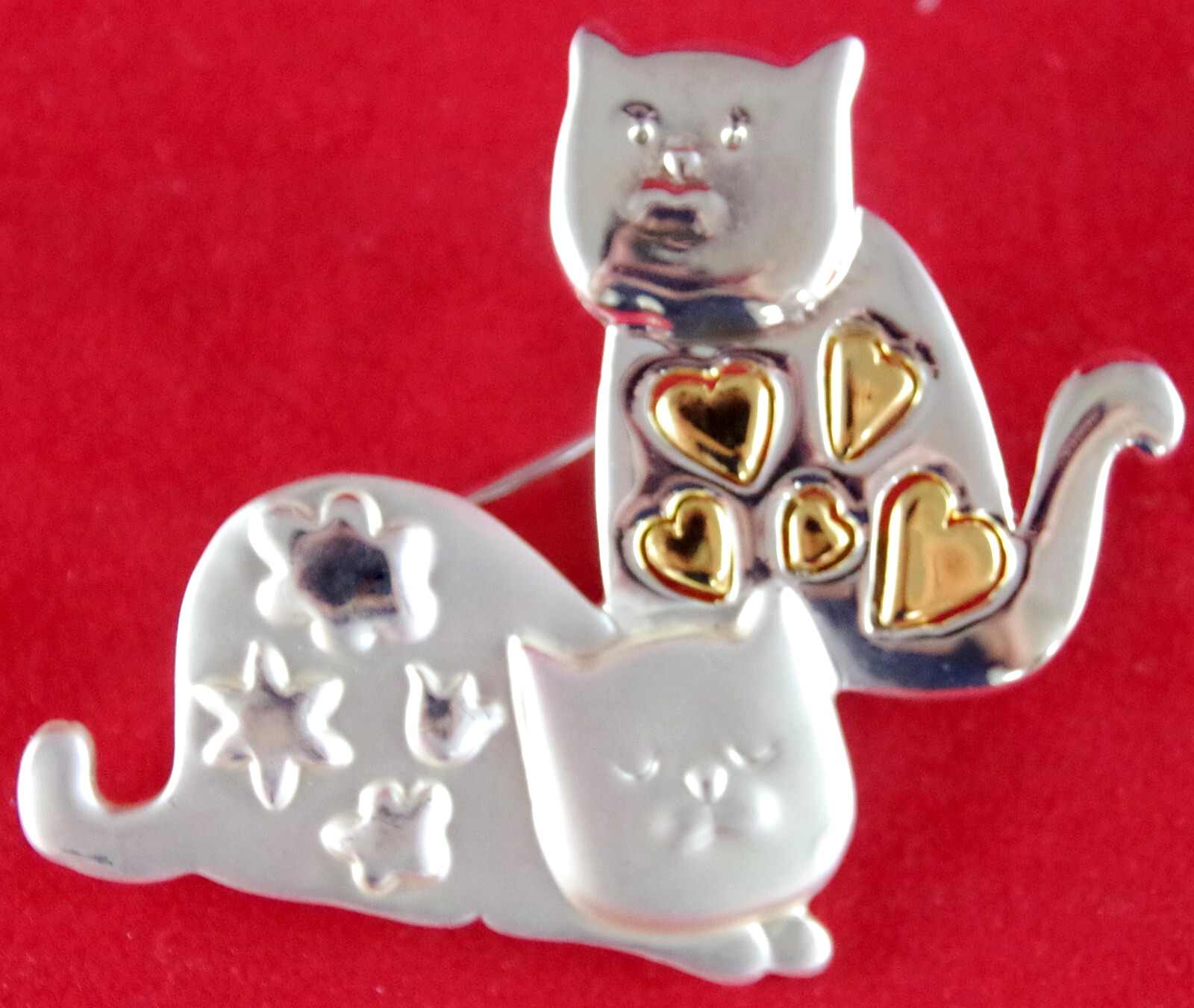 2″ NOS VTG c1980’s DANECRAFT CAT DUO w/ HEARTS & FLOWERS SILVER GOLD BROOCH PIN