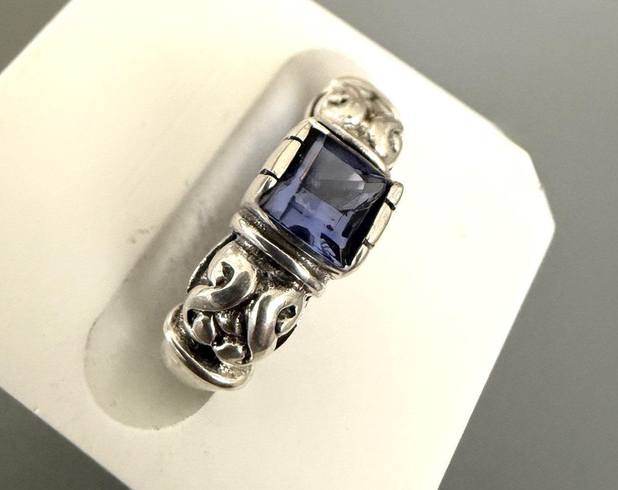 Vintage Sterling Silver Thailand Blue Gemstone Ornate Scroll Ring PRETTY!