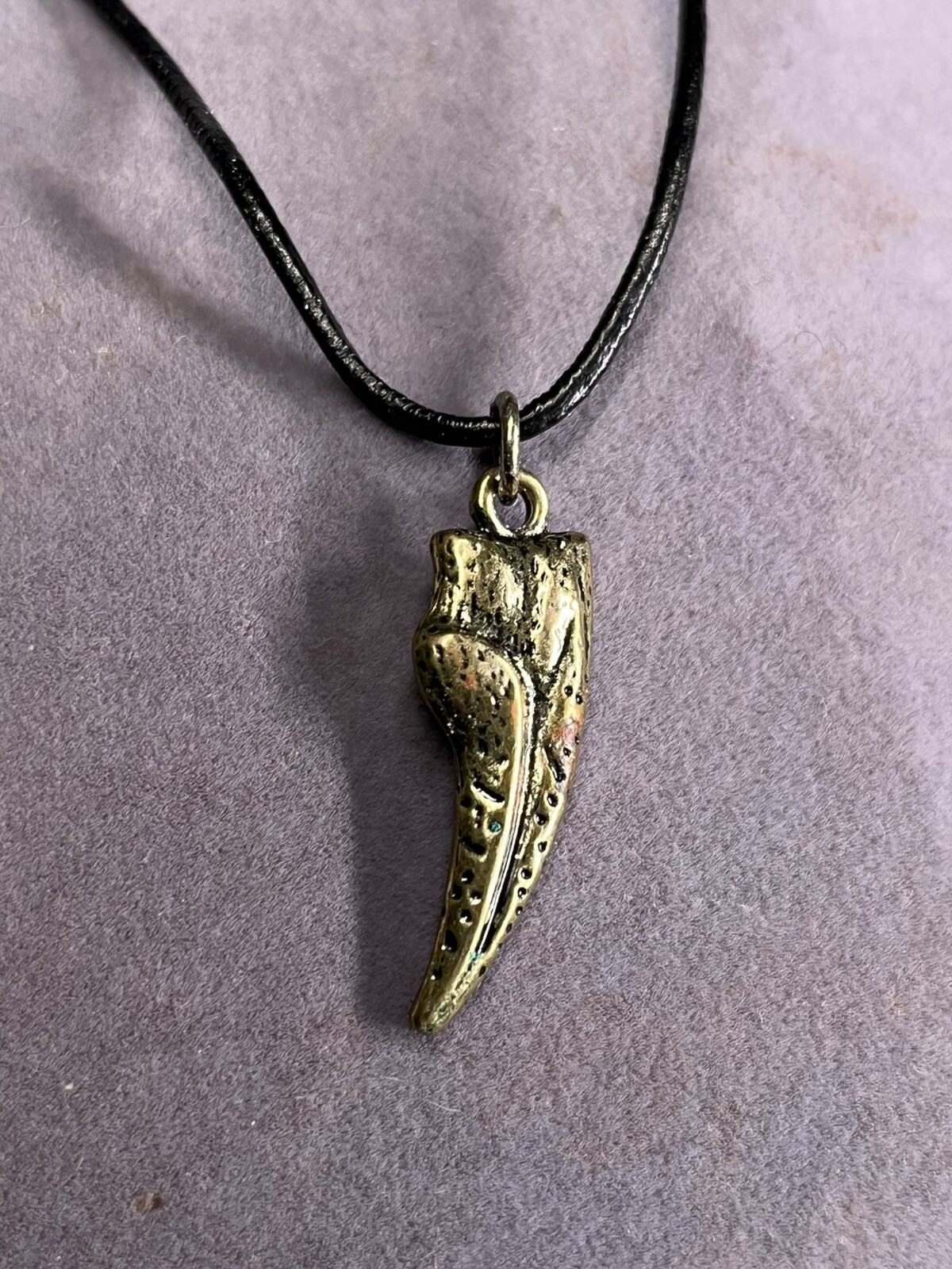 VINTAGE BRASS SHARK TOOTH PENDANT ON LEATHER CORD NECKLACE 17-18”