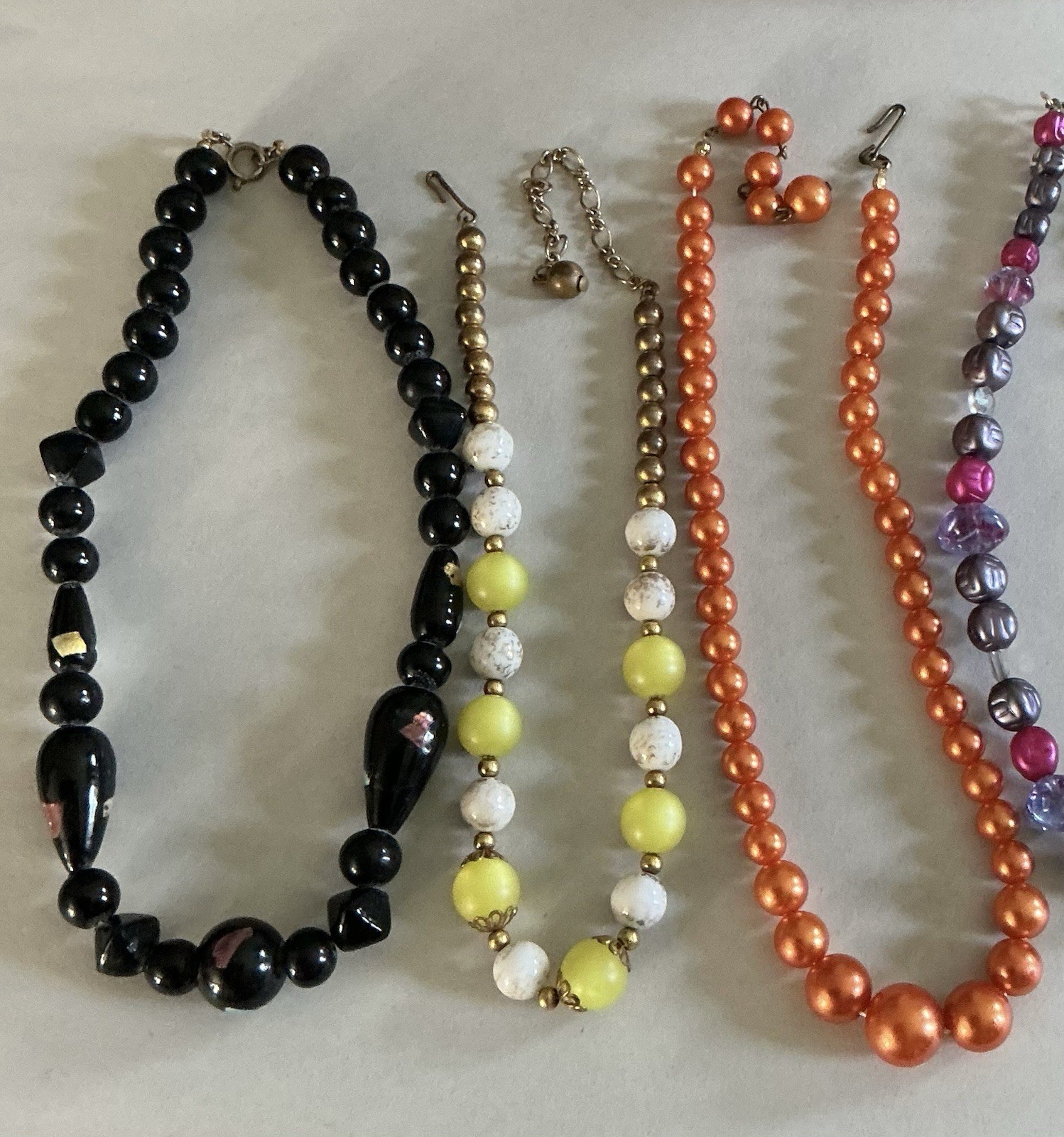 Vintage Beaded Necklace Lot Of 15 Lucite, Acrylic, Glass,Shell, Retro Plastic