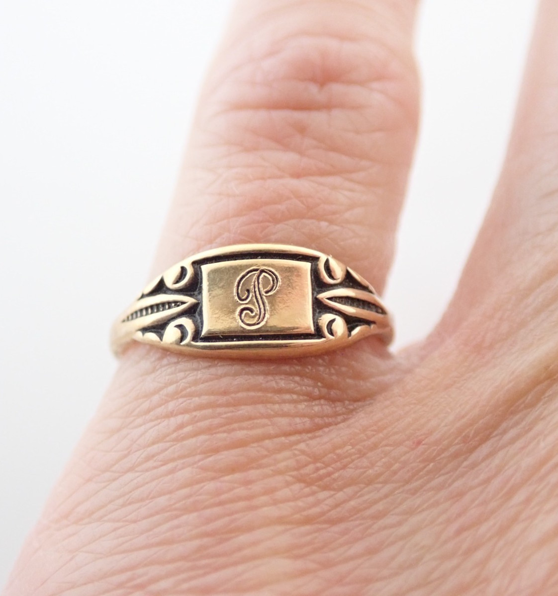Vintage 18k HGE Signet Initial Letter “P” Pinky Band Ring Sz 5.75