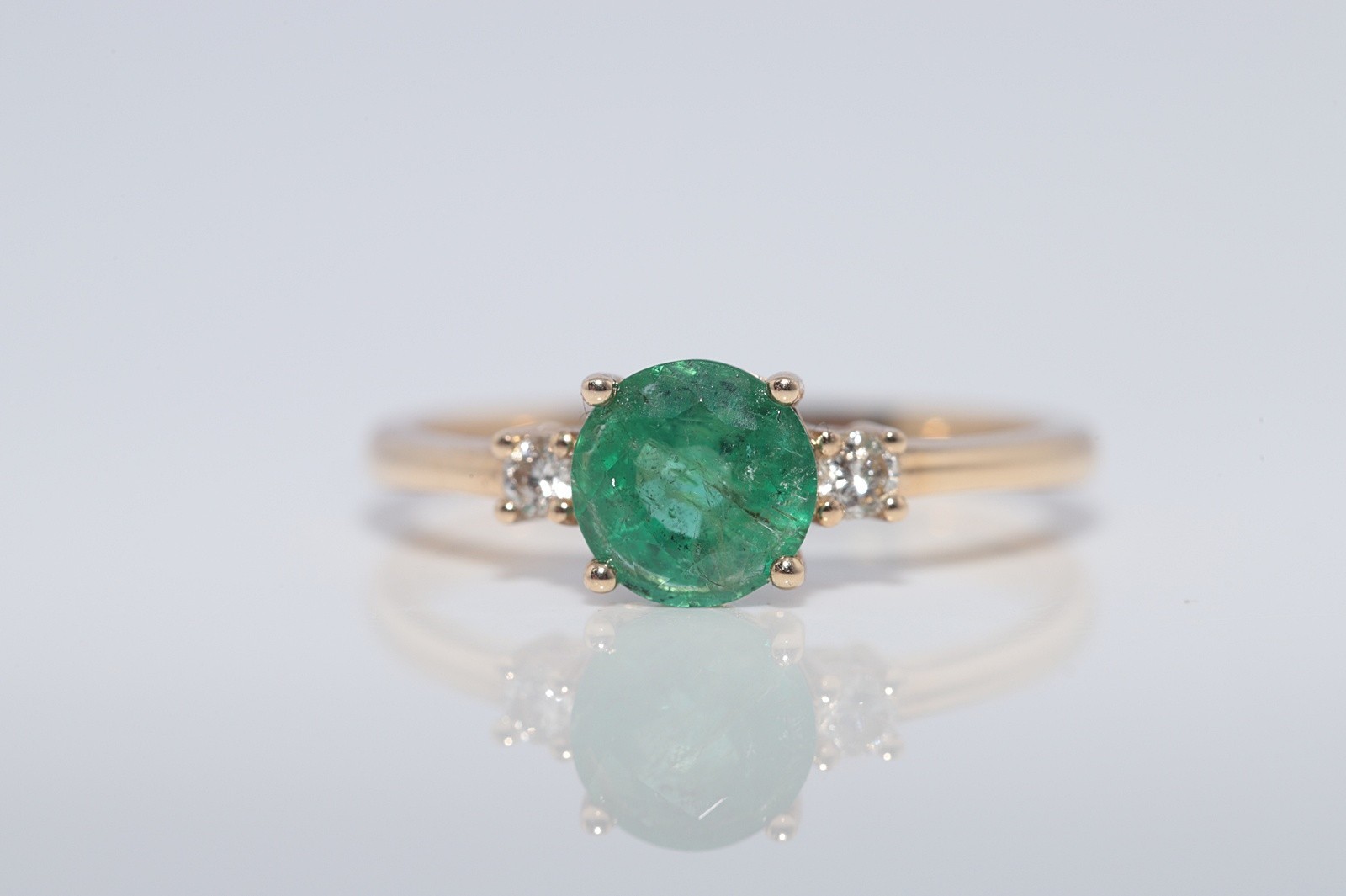 New Made 14k Gold Natural Diamond And Round Cut Emerald Decorated Ring