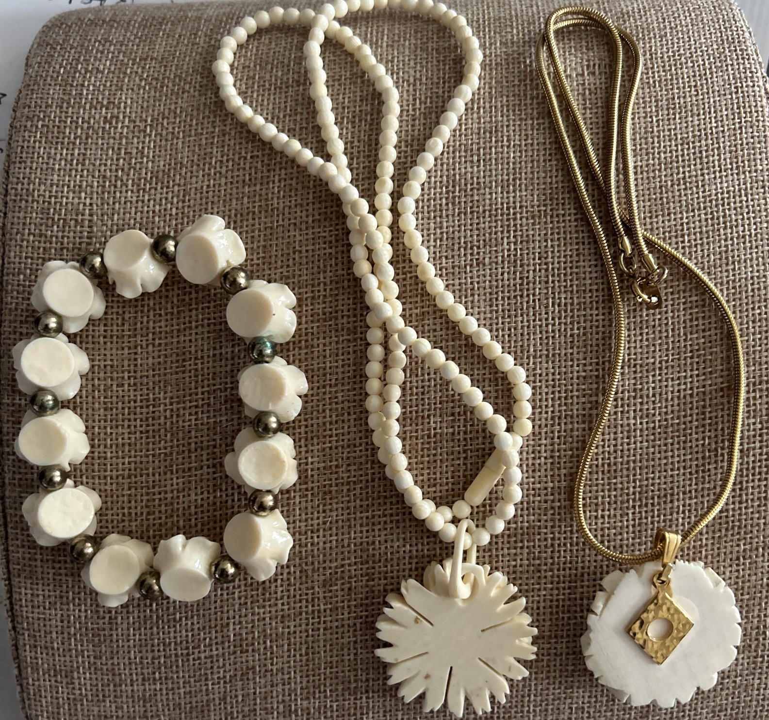 VTG JEWELRY SET LOT Carved Plastic Resin Floral Flower Rose BRACELET NECKLACE