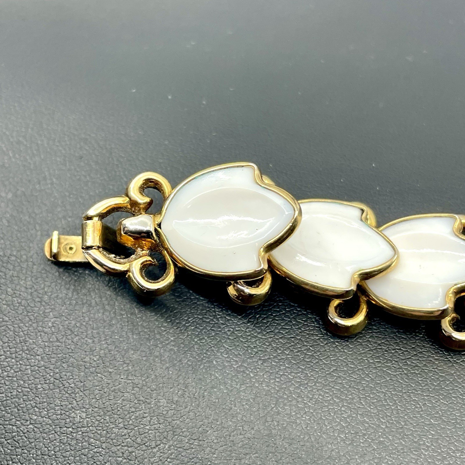 Vintage Crown Trifari Pat Pend Milk Glass Floral Bracelet Clip On Earrings Set