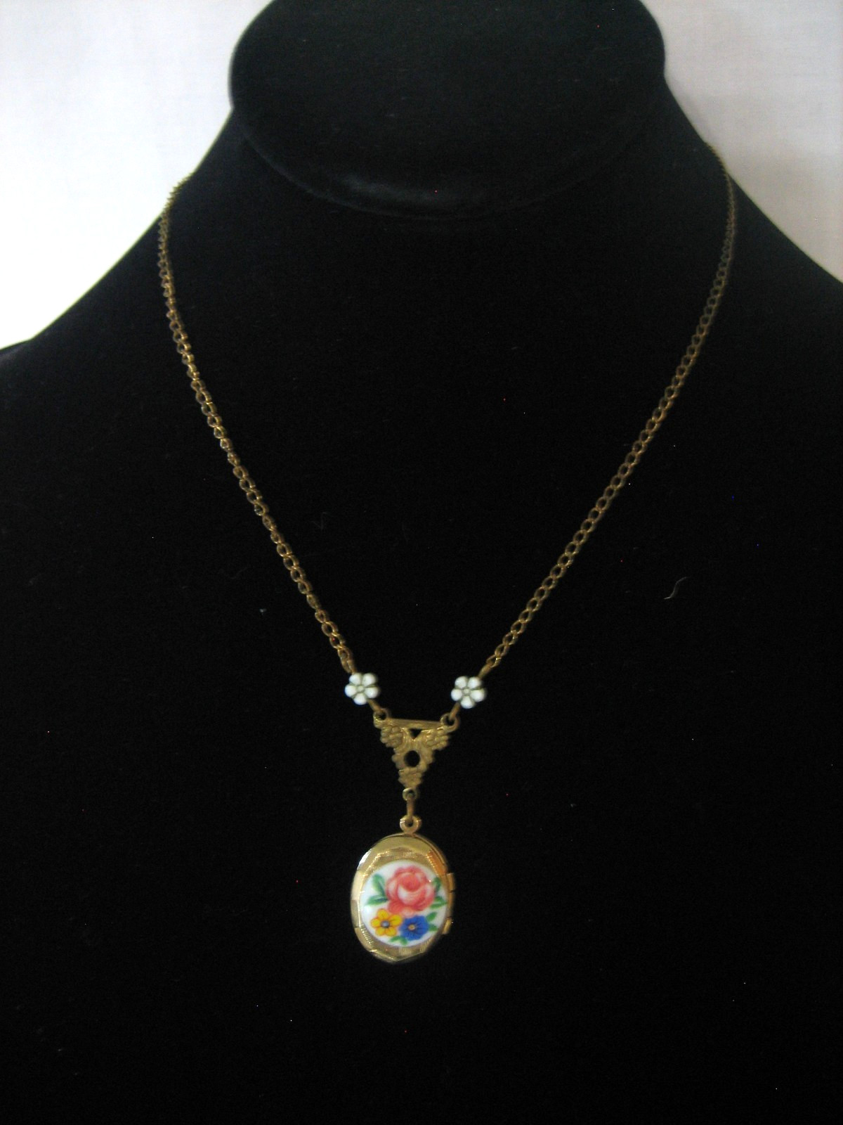 Vintage Gold Tone Floral Porcelain Photo Locket Pendant Chain Necklace