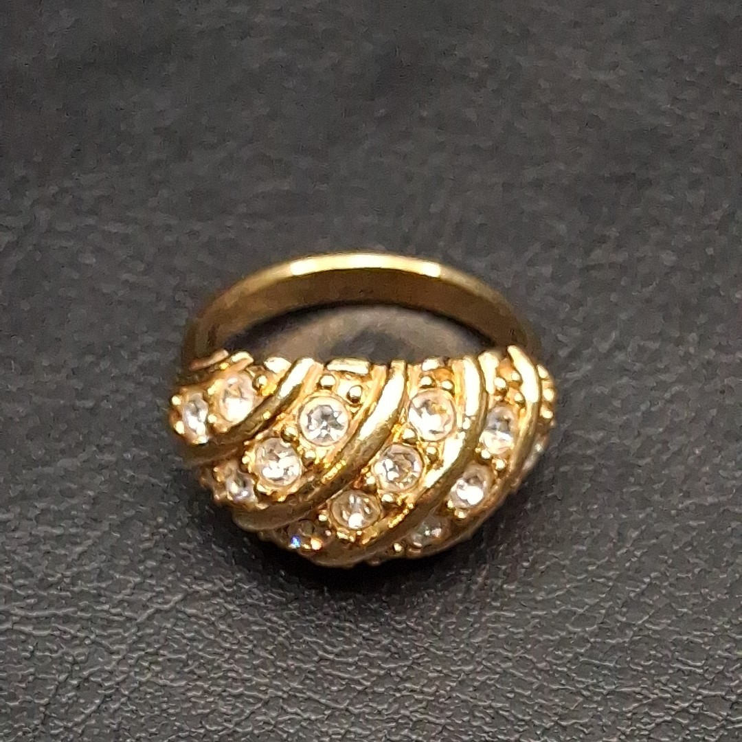 Vintage Jewelry AVON Clear Rhinestone Ring Gold Tone. 17.566