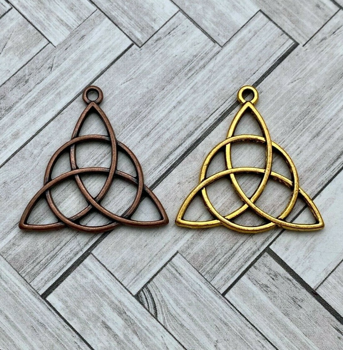 Metal Triquetra Or Trinity Knot Pendant (Available In 2 Options) (MP212)