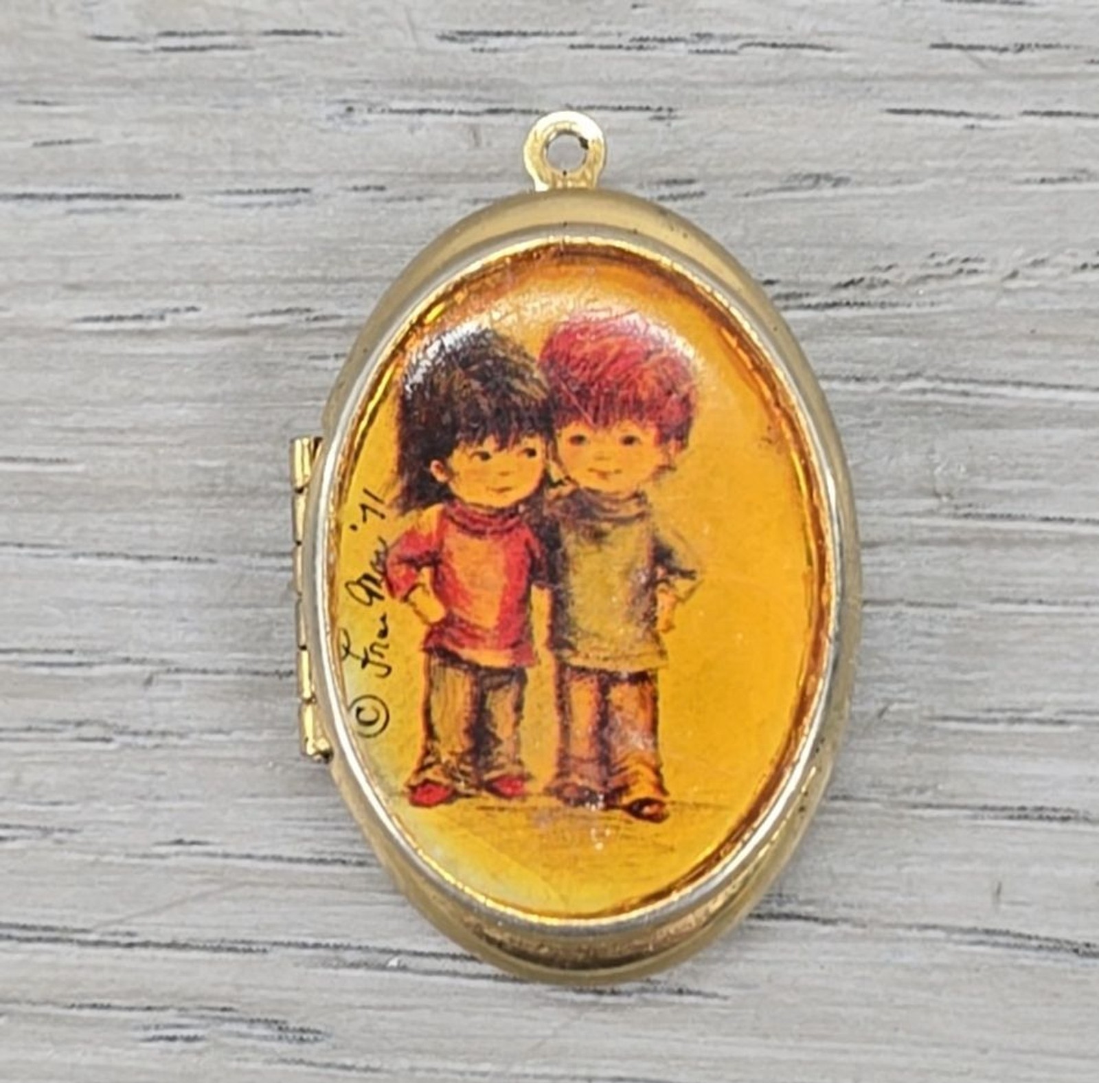 Vtg 1971 Fran Mar Moppetts Girl & Bot Gold Tone Enamel Locket Necklace Pendant