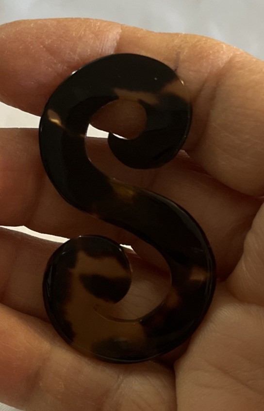Vintage 1930s 1950s Celluloid Plastic Faux Tortoise She’ll Initial S Brooch Art