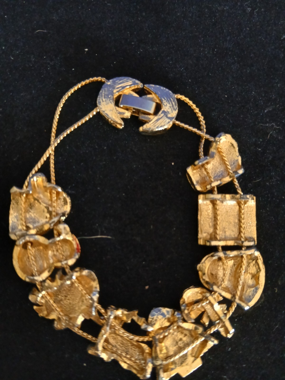 Vtg. X-MASS enamel slide charm bracelet, Santa, Tree, & present,sock 7 “L ,5/8”.