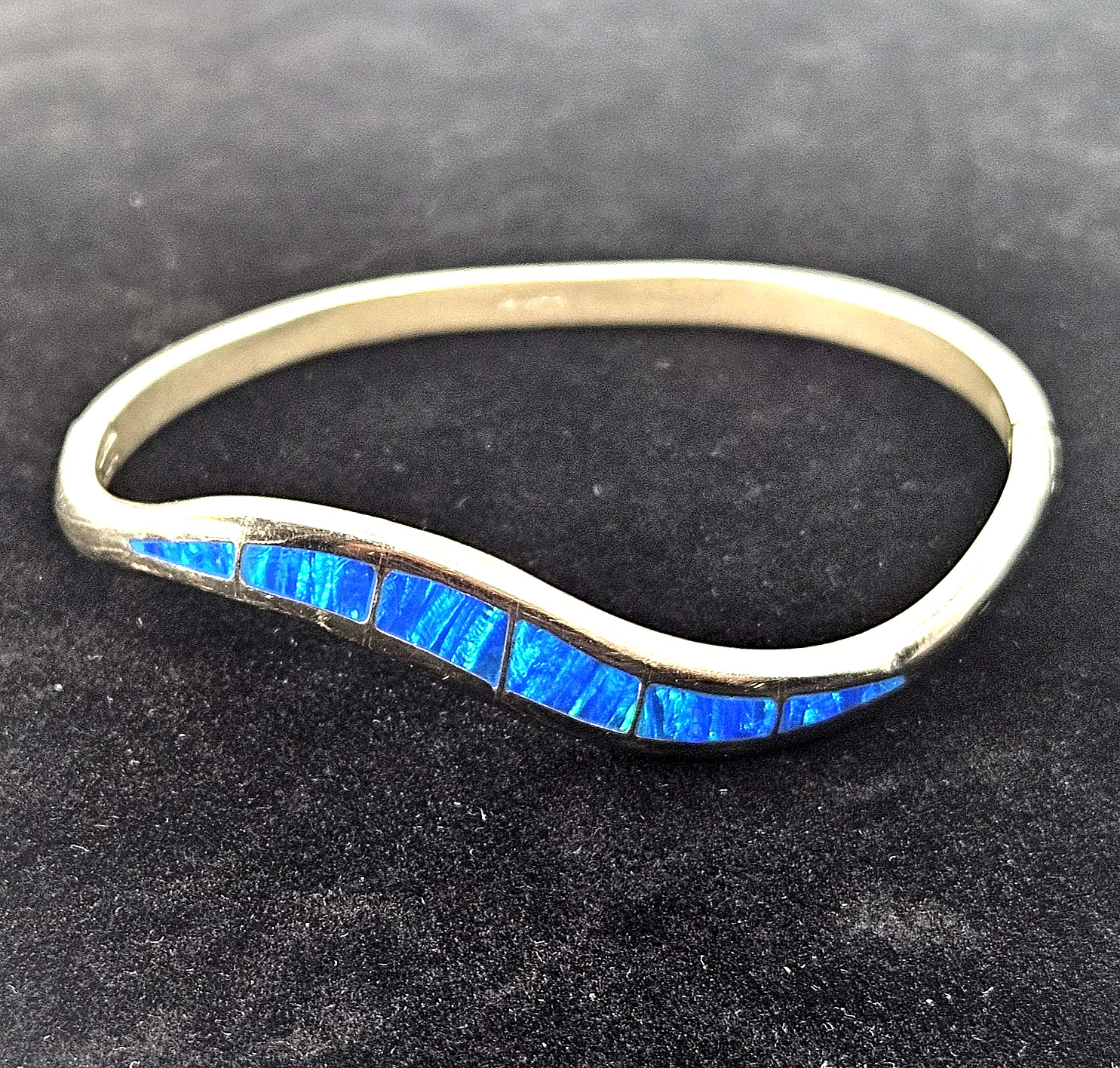 Vintage Mexico Blue Opal Inlay Hinged Bangle Bracelet Wave Design 19.1g