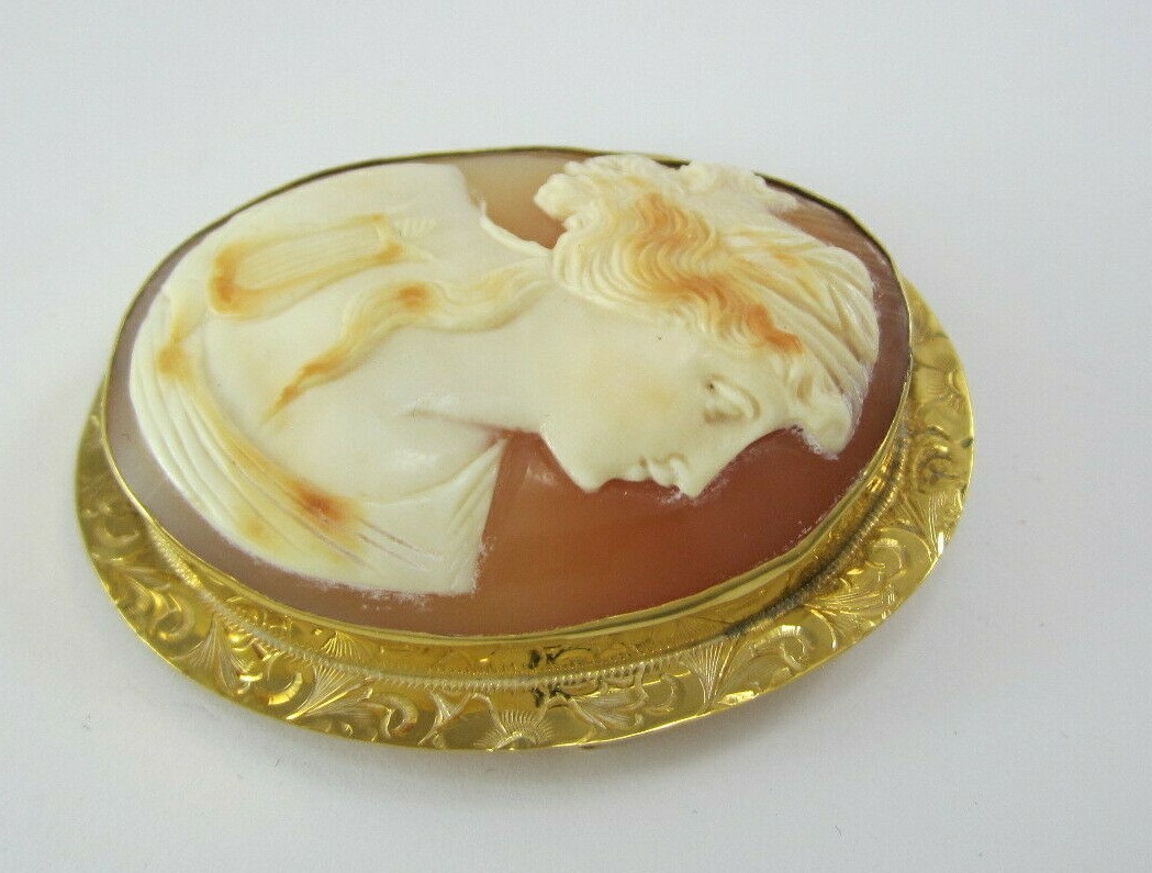 BEAUTIFUL LADIES 10K YELLOW GOLD LARGE ORANGE CREAM CAMEO BROOCH/PIN 15.3G