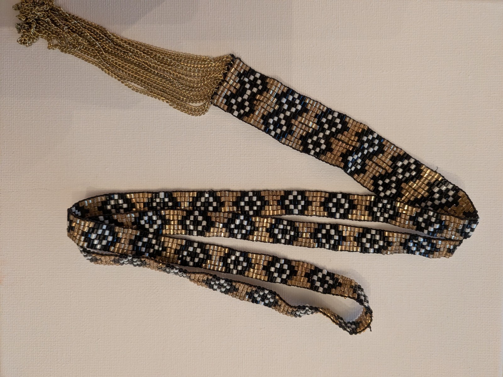VINTAGE HANDMADE LONG 70’S “Y” DESIGN SEED BEADED W GOLD CHAIN FRINGE NECKLACE
