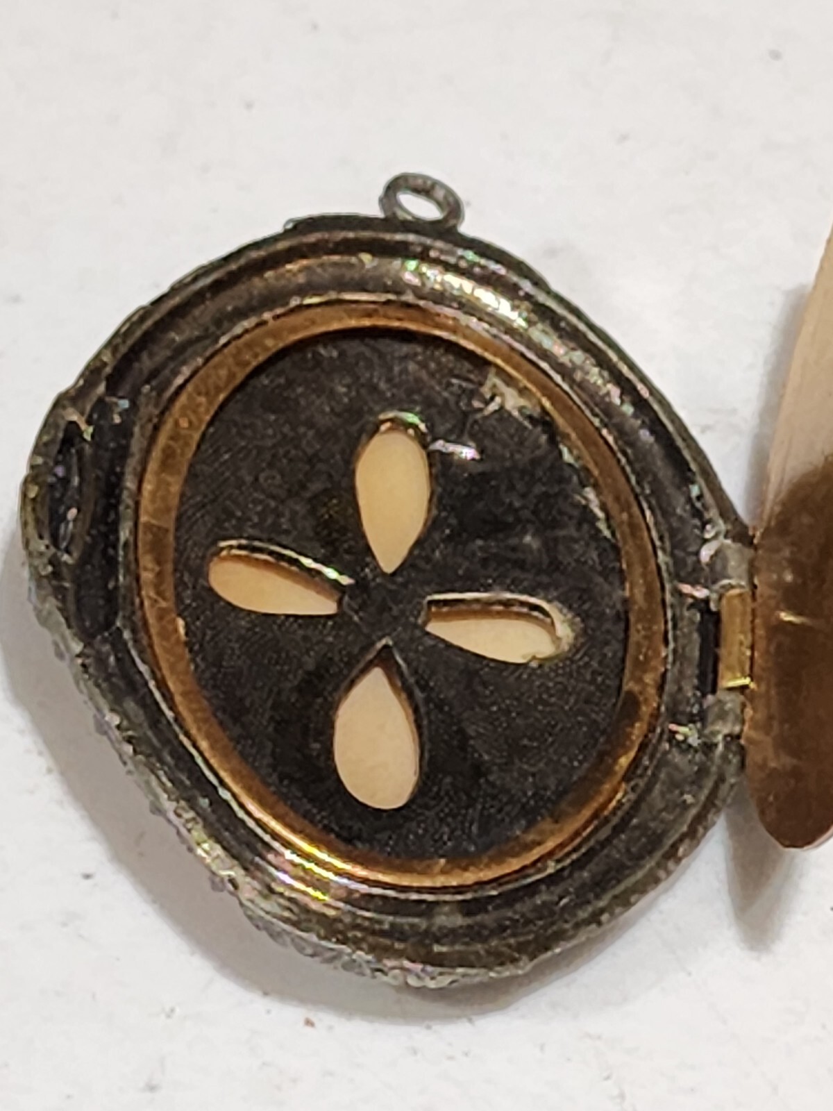 Cameo Brooch Pendant Locket New England Glass Works 1930’s