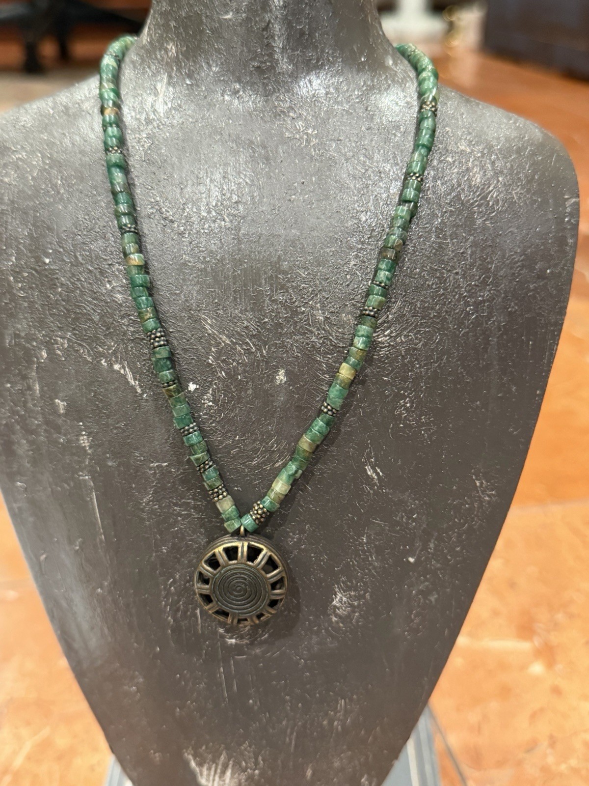 LAUREN RALPH LAUREN JADE GREEN BEAD CAVIAR SPACERS BRASS PENDANT 16″ NECKLACE EU