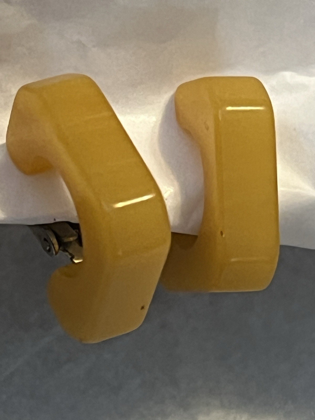 VTG Estate Butterscotch Bakelite Earrings Clip-On 1/2”x1/2cm Modern Minimalist
