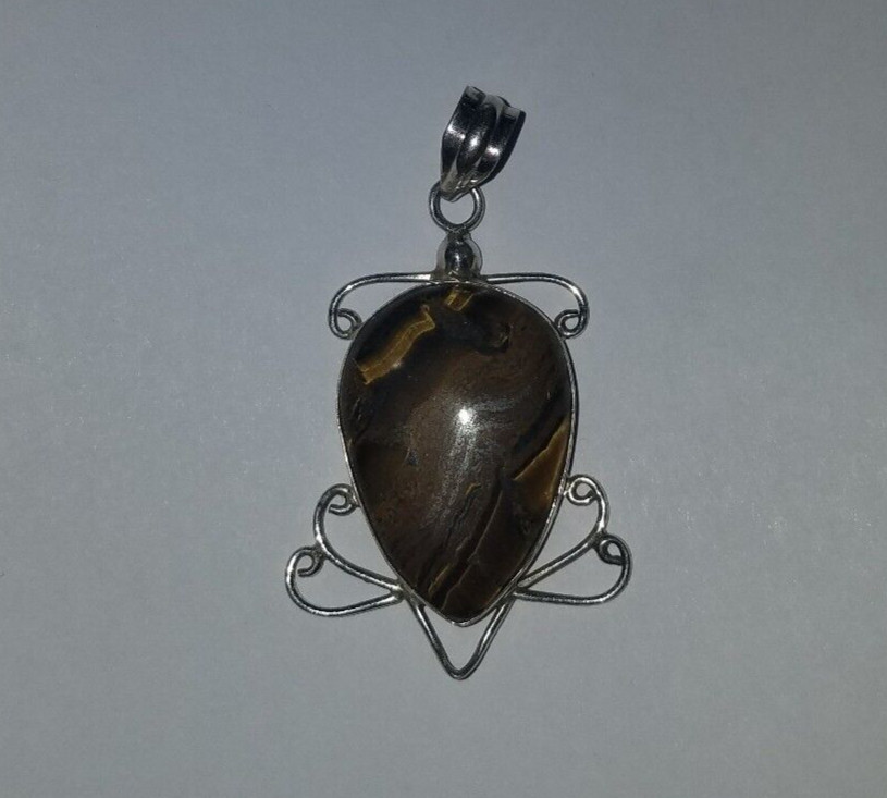 VINTAGE STERLING SILVET AND TIGER’S EYE PENDANT