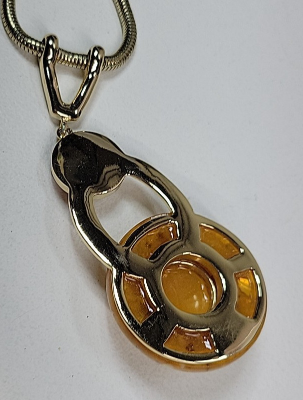 Chico’s Gold Tone Statement Necklace Pink, Orange, Lucite Cream Pendant 16″