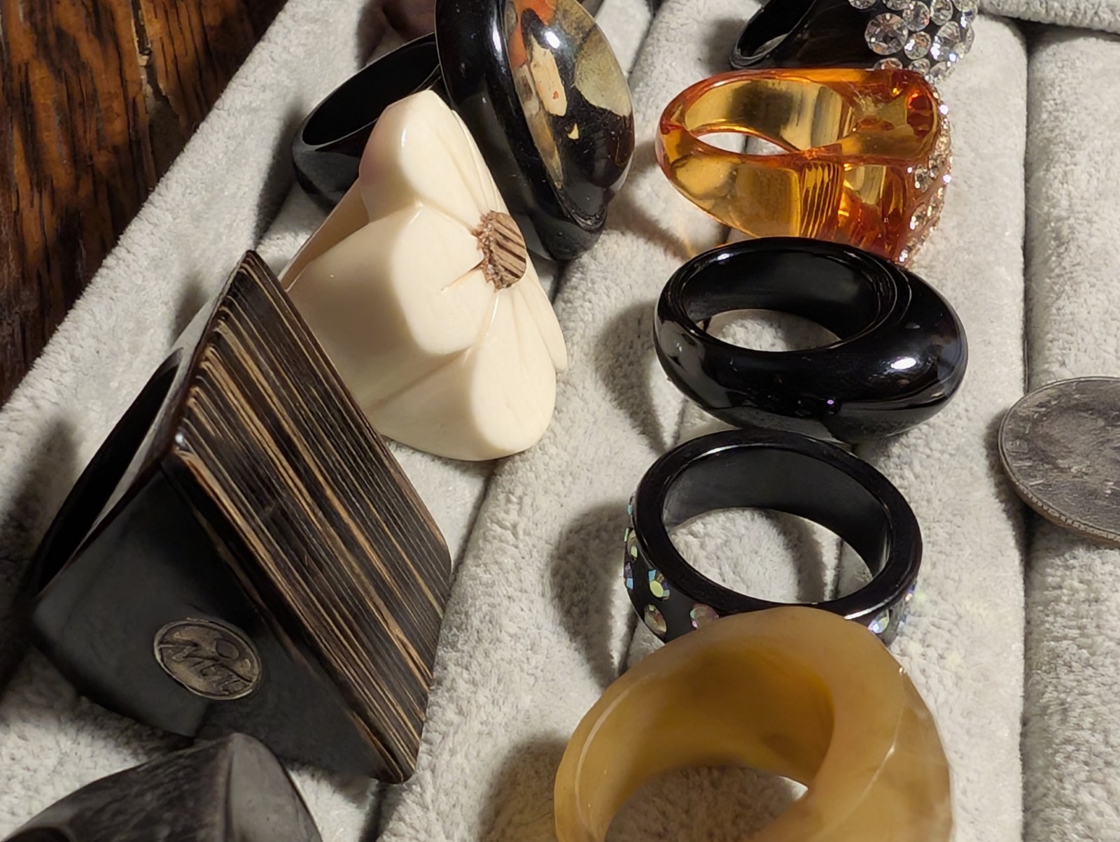 11 Vintage Handmade Bakelite Lucite Stone Wood Black Coral Rings! Various Sizes!