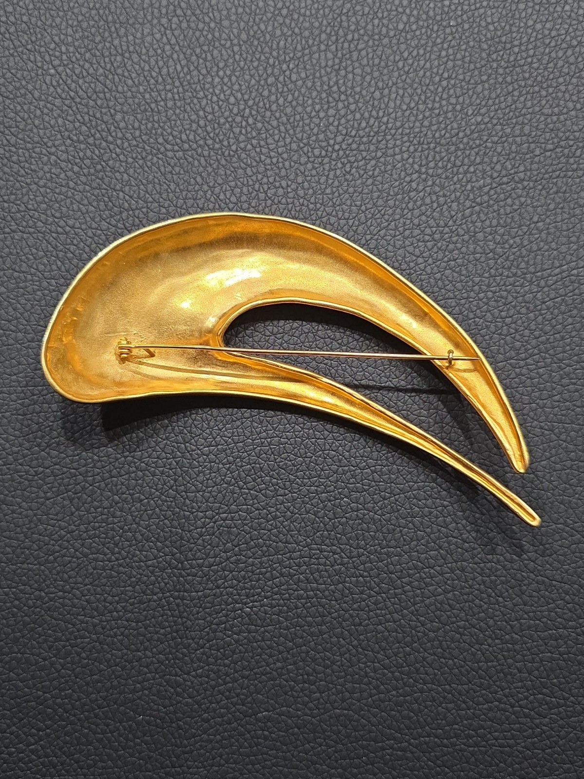 Robert Lee Morris RLM Gold Windswept Brooch Pin Matte Finish Signature Design