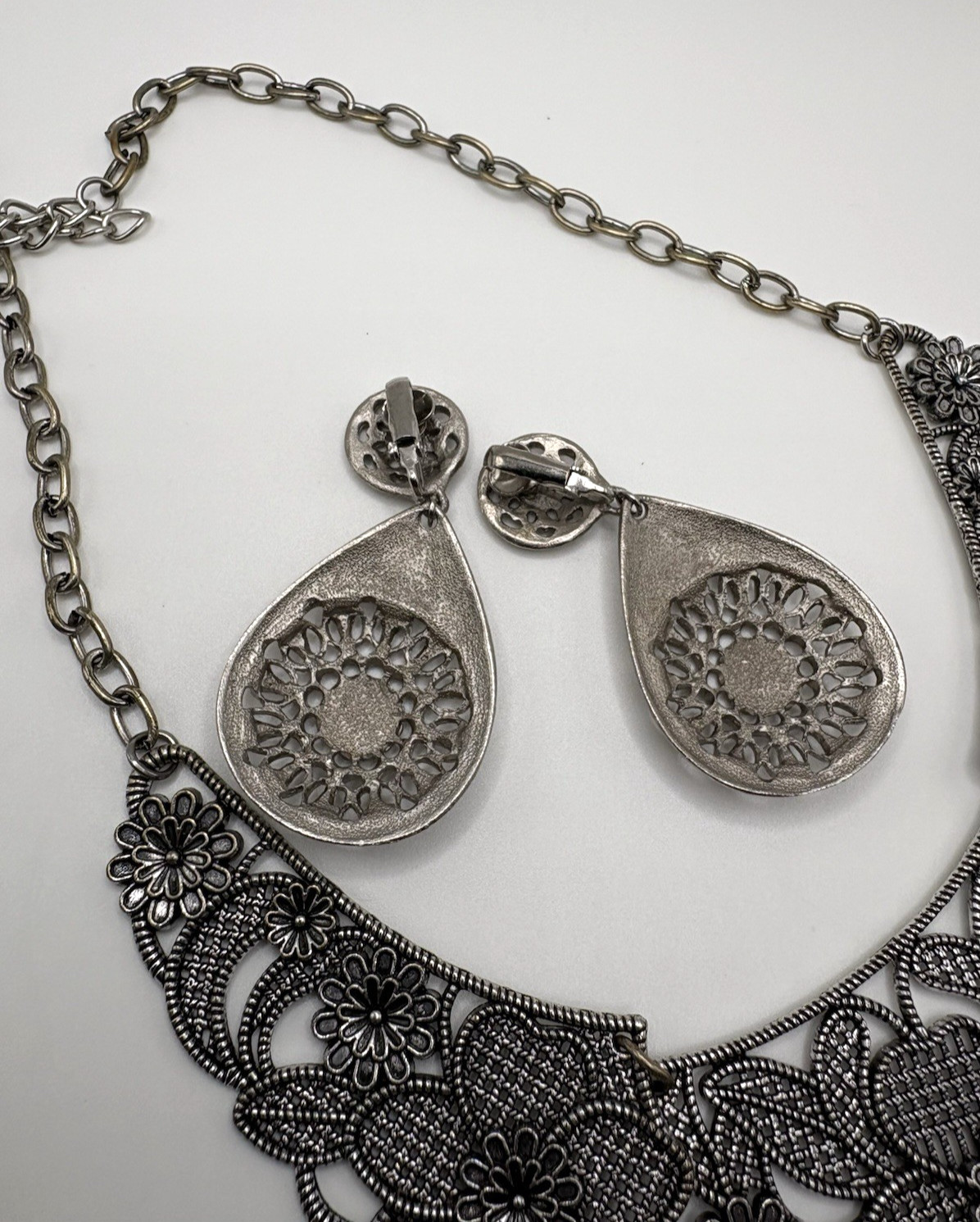 Silver Tone 10″ Vintage Adjustable Necklace & Clip On Earrings Glam Goth