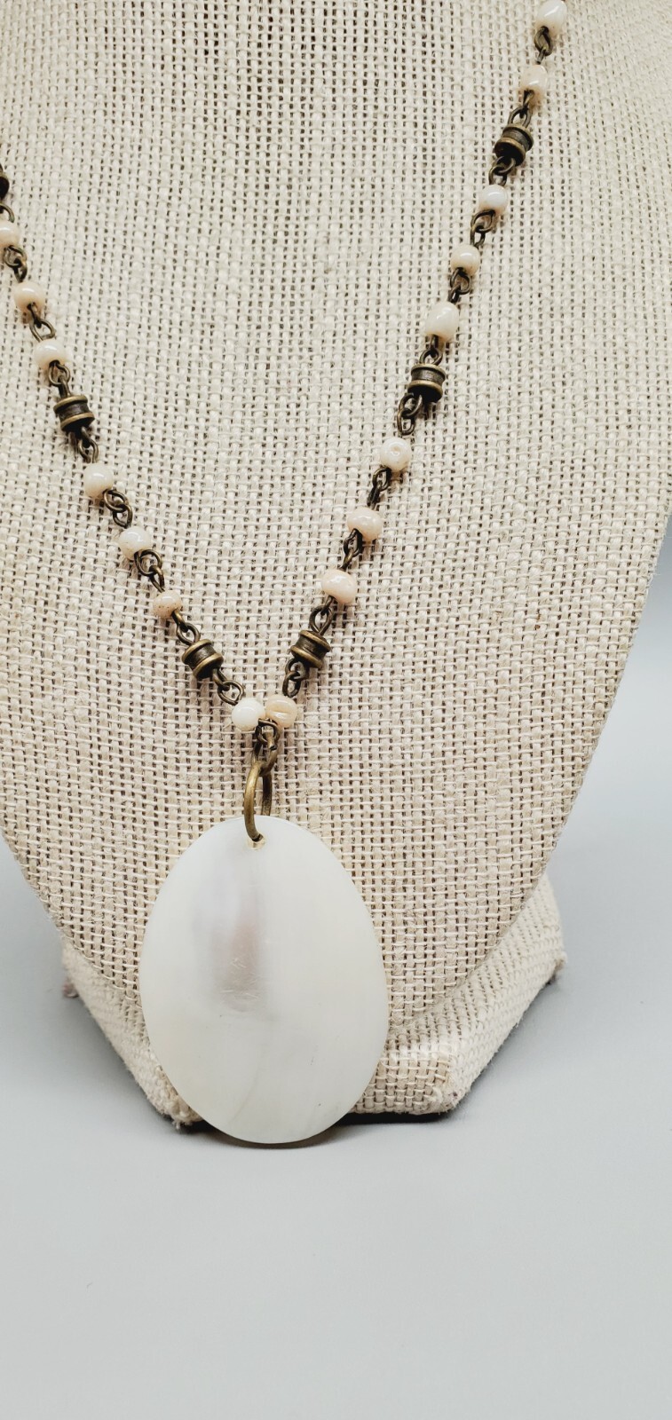 2″ White abalone pendant on brass tone metal and white Bead ed 18″ Necklace te02