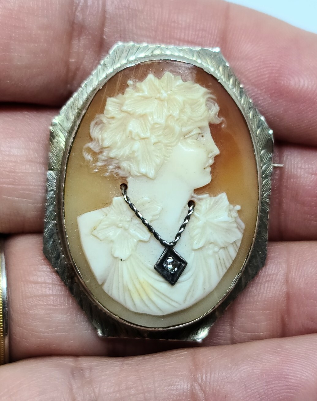 Vintage 14K Yellowish White Gold Cameo Brooch Lady Wearing Diamond Necklace