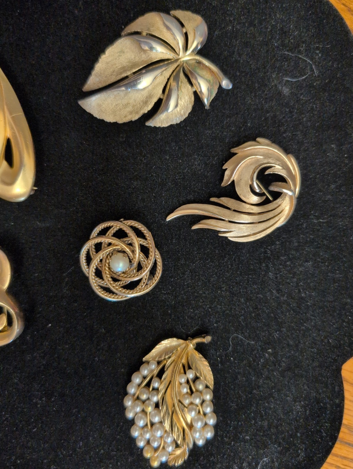 Vintage Trifari , Lisner, Gold Tone Brooches Lot of 8. 4 (Signed)