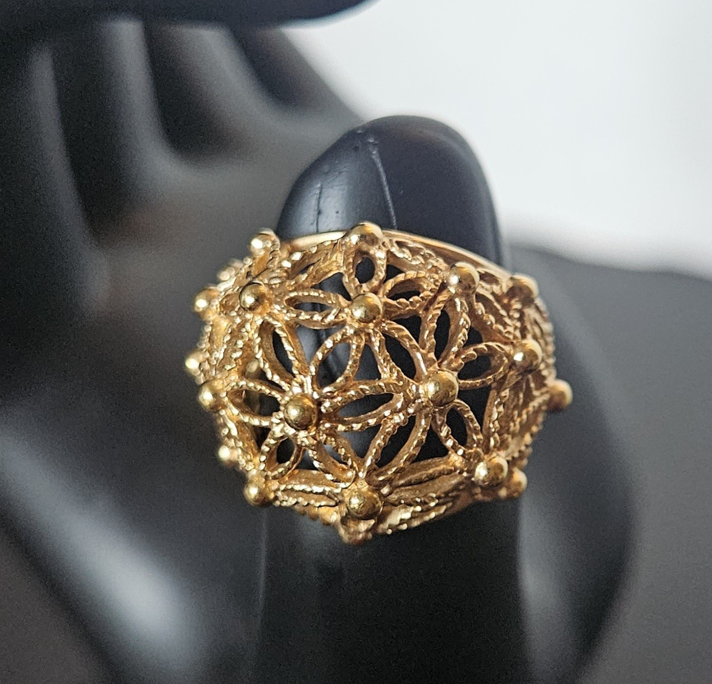 Vintage Avon Spun Blossoms Gold Tone Dome Daily Special Occasions Ring Size 5.5