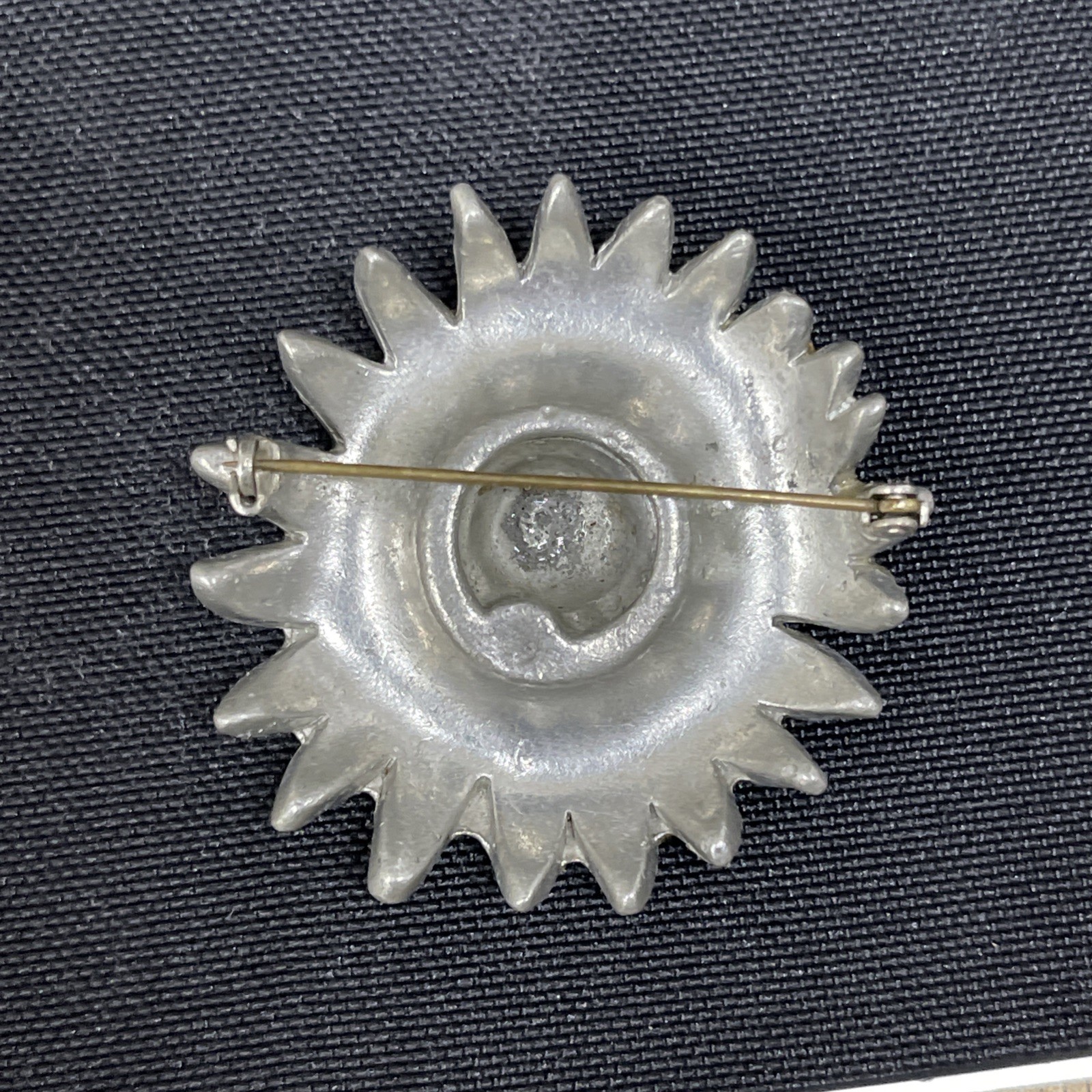Vintage 1.5″ X 2″ Unmarked Silver Tone Rhinestone And Faux Pearl Flower Brooch