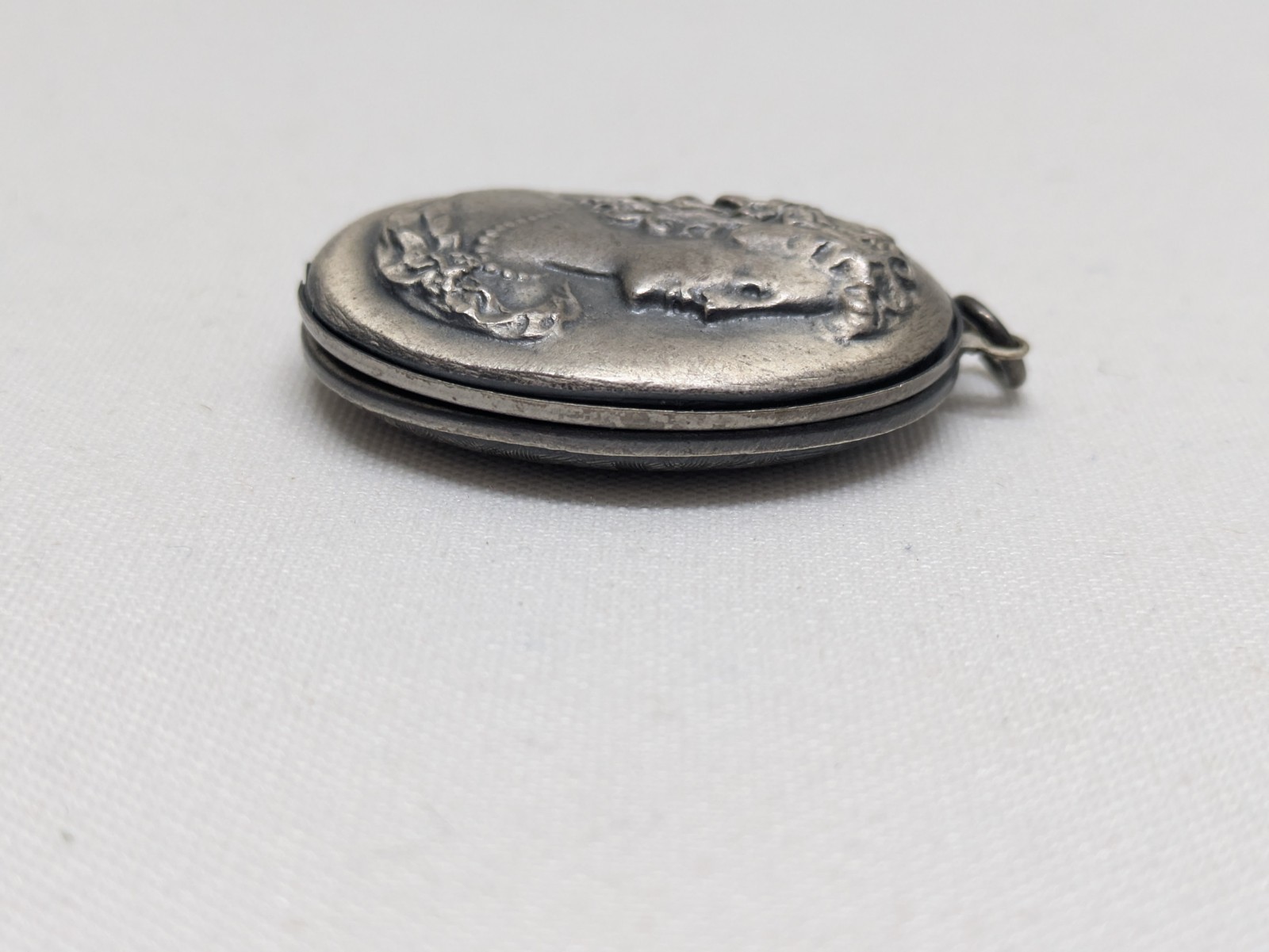 Antique! Art Nouveau Lady Portrait Oval Photo Locket Pendant! 🖼️