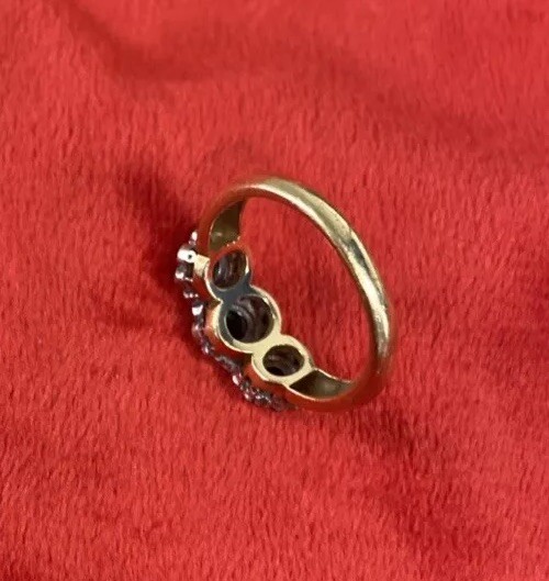 18K Lady’s Gemstone Fashion Ring Featuring 3Round Brilliant Cut Emerald Gemstone