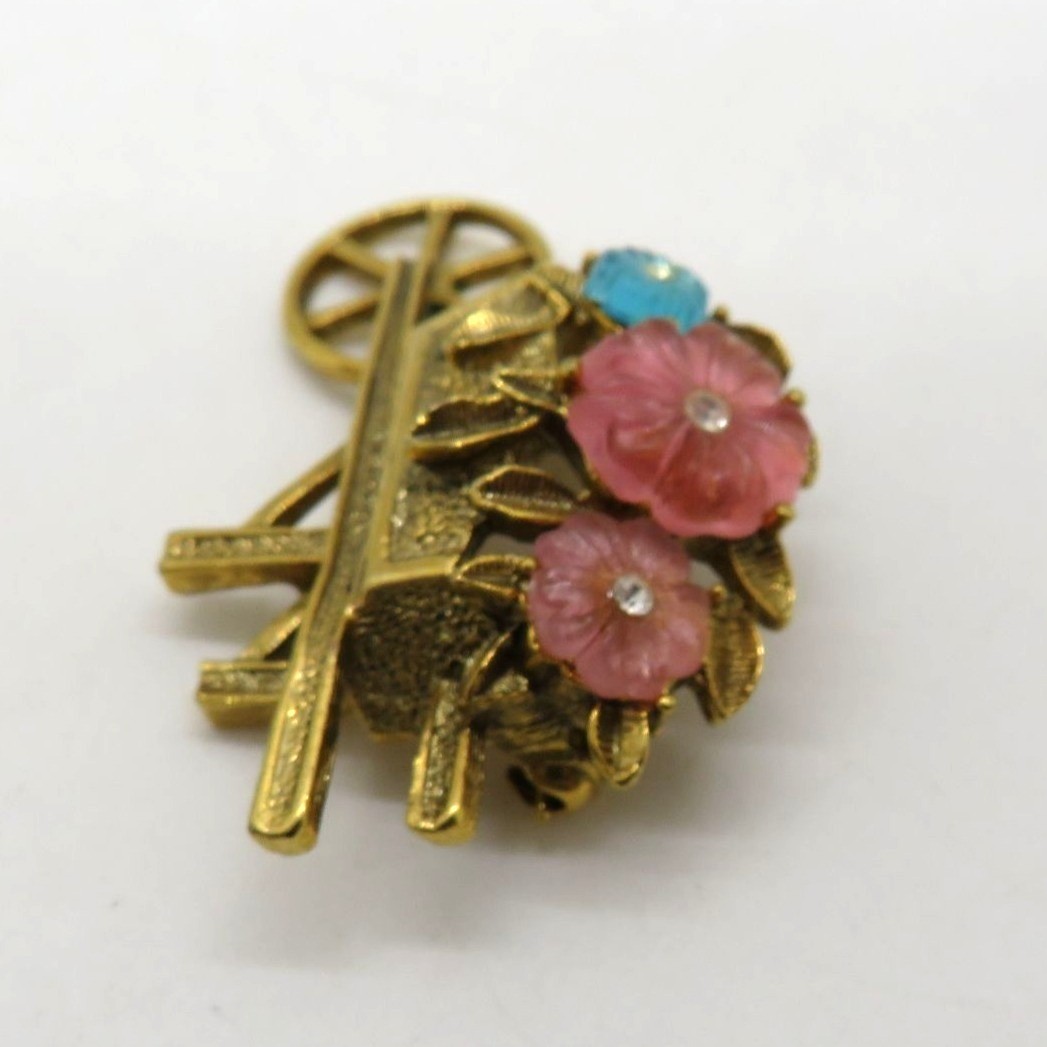Vintage Wheelbarrow Brooch 1.5″ Pink Blue Lucite Flower Beads Gold Tone