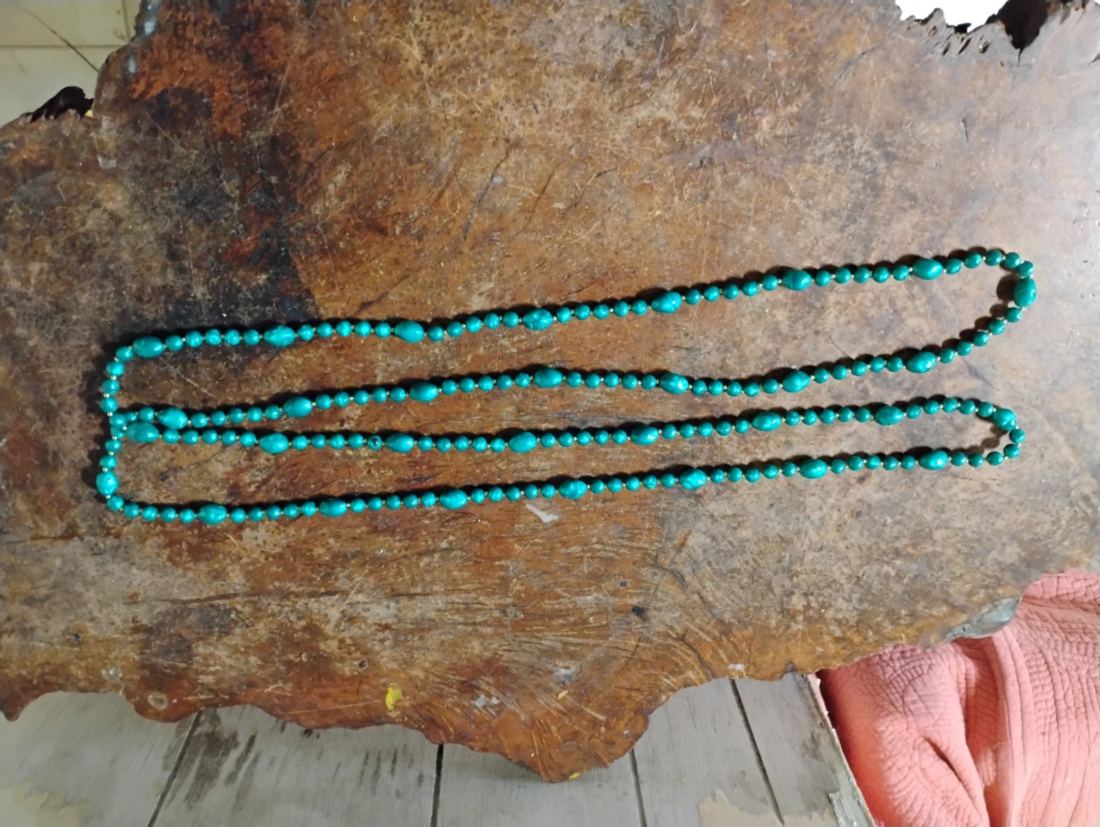 VTG Extra Long Flapper Style Vivid Green Bead Necklace