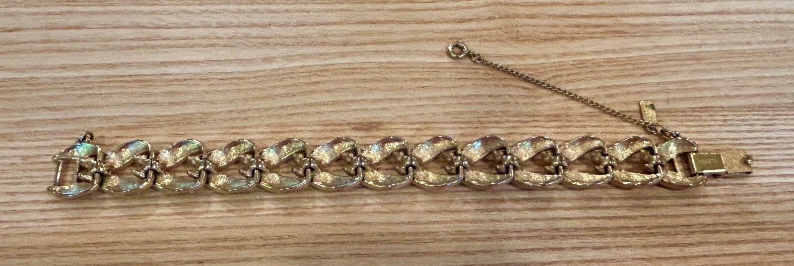 VINTAGE MONET GOLD TONE CHAIN LINK BRACELET SAFETY CHAIN FOLDOVER CLASP 7 1/4 IN
