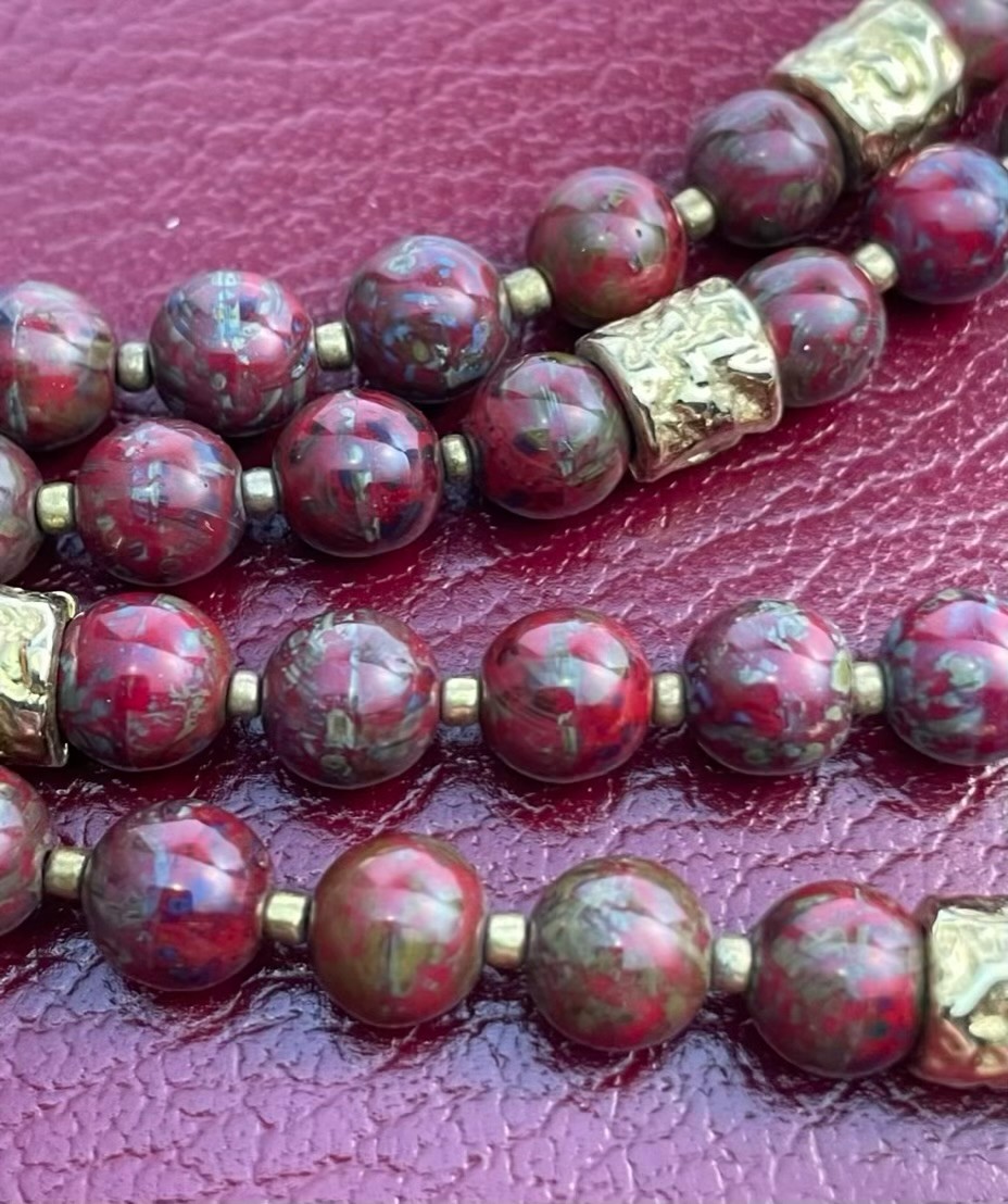 Horse Charms Necklace Gold Tone Metal Red Marbled Glass Beads Equestrian 26″