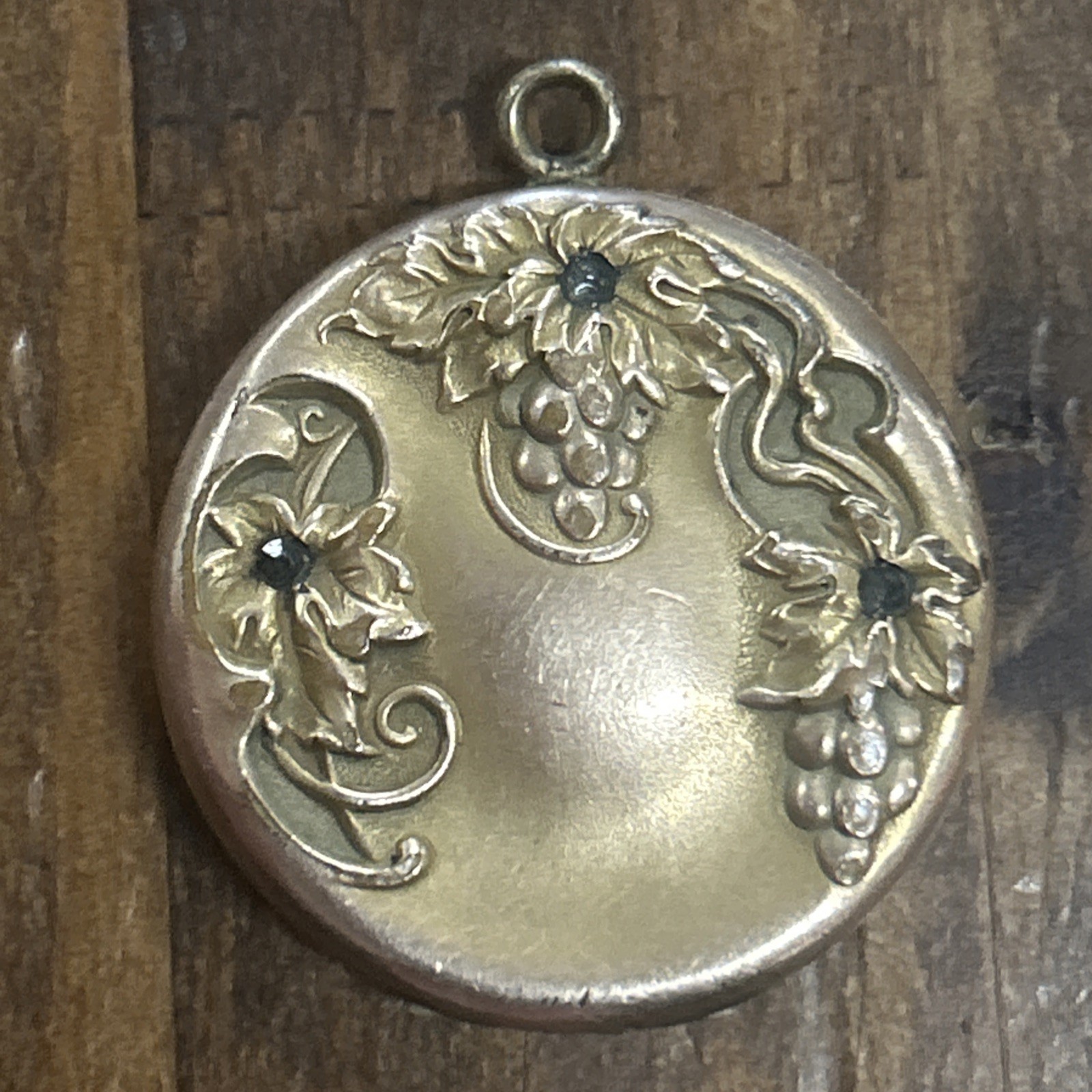 Unmarked Gold Filled Grape Vine Art Nouveau Wine Vineyard Locket Pendant 10 Gram