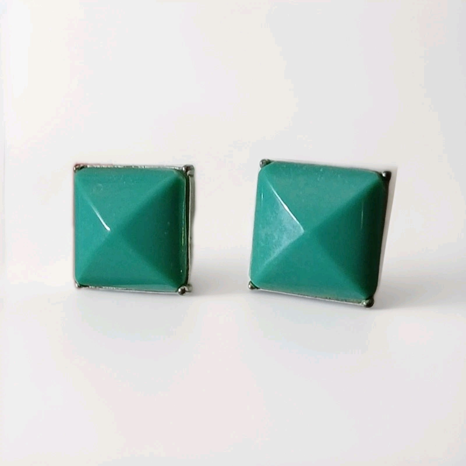 Liz Claiborne Turquoise Blue Stud Earrings Vintage Business Casual