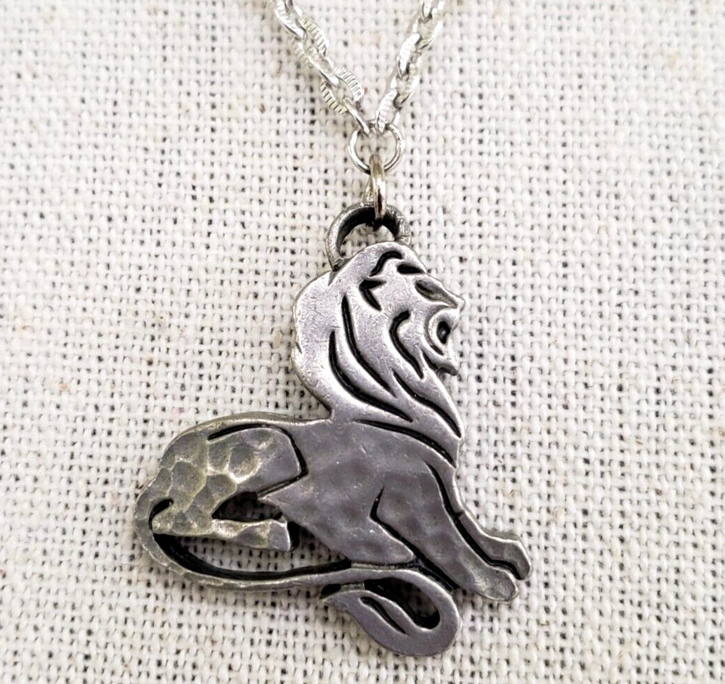 Vintage Leo Lion Zodiac Pewter Pendant Necklace 20″ Silver Tone Aluminum Chain