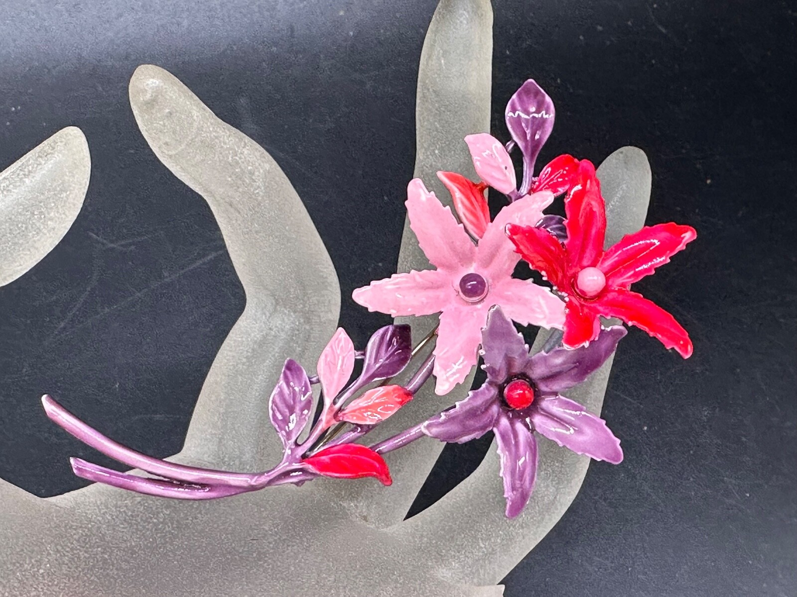 VINTAGE ESTATE ENAMEL PINK RED PURPLE FLOWER BOUQUET BROOCH PIN