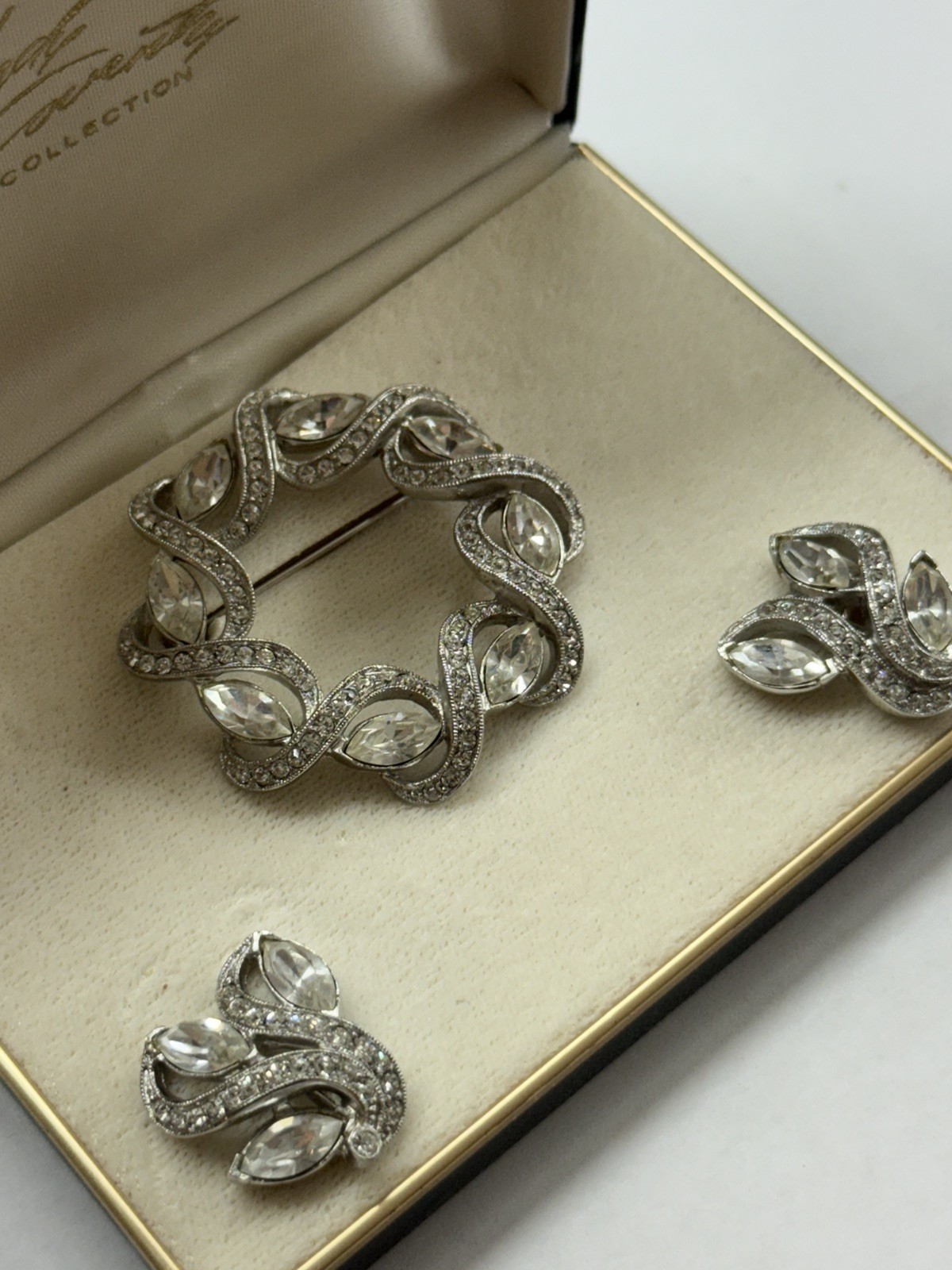 VTG 1965 Sarah Coventry THEATER Brooch and Clip Earring Set original box