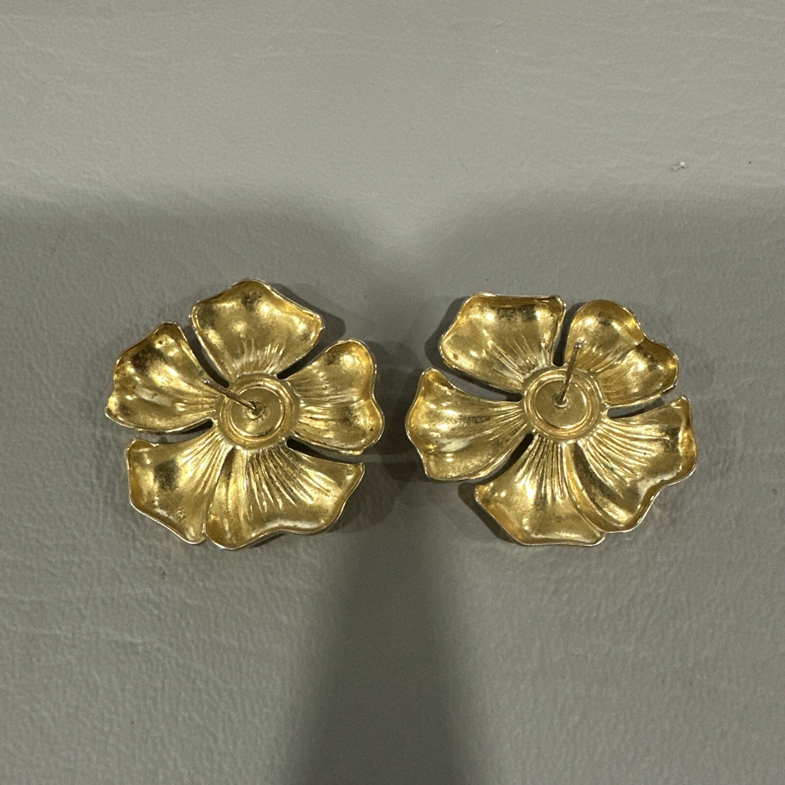 Vintage Gold Tone Flower Clip On Earrings Pink Center Cabochon Bold Retro Floral