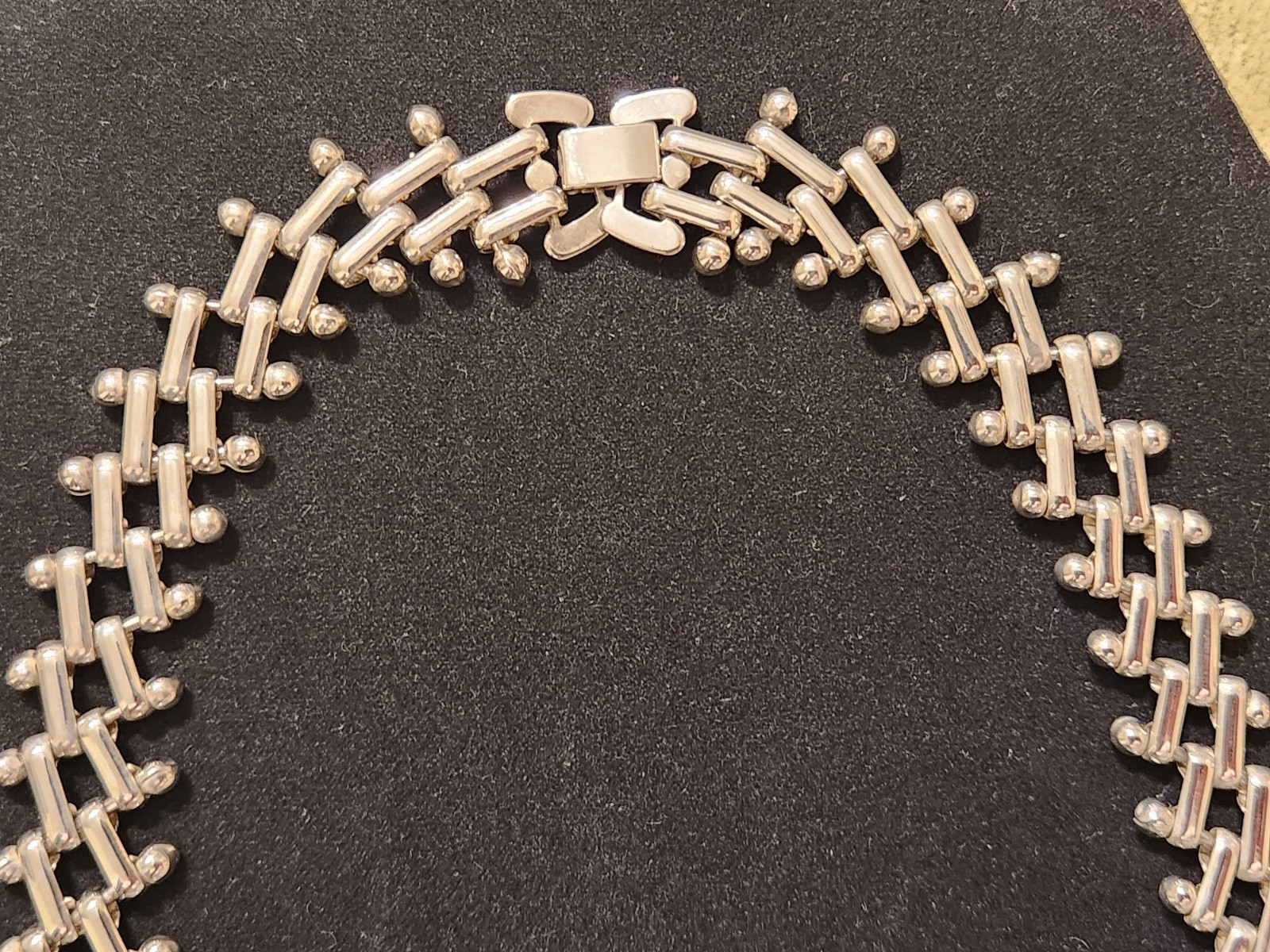 Brickwork Art Vintage 1980’s Silver Toned Bib Choker Expanding Mesh Necklace