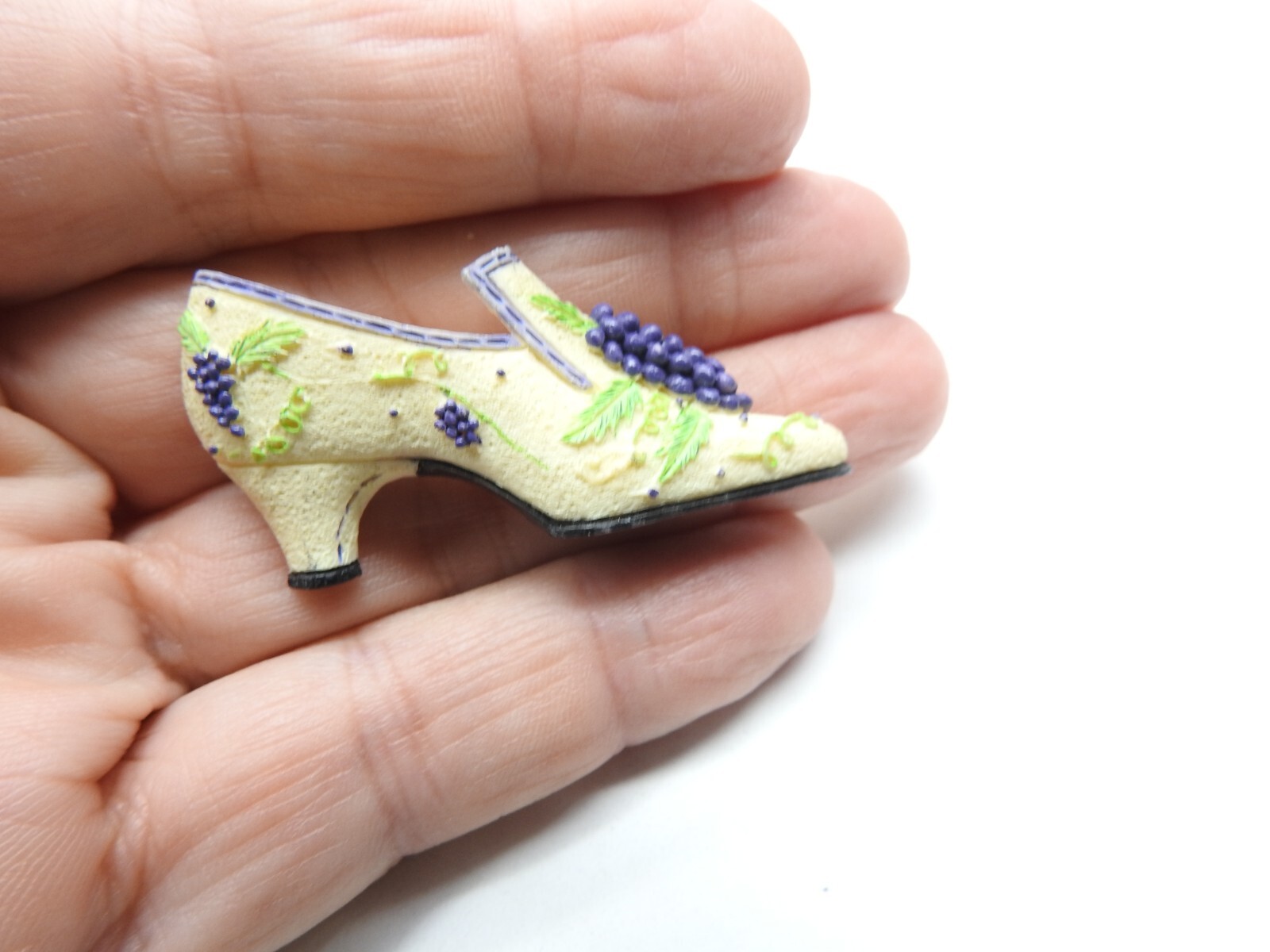 Cream Green Purple Painted Resin Show Grapes Brooch Vintage